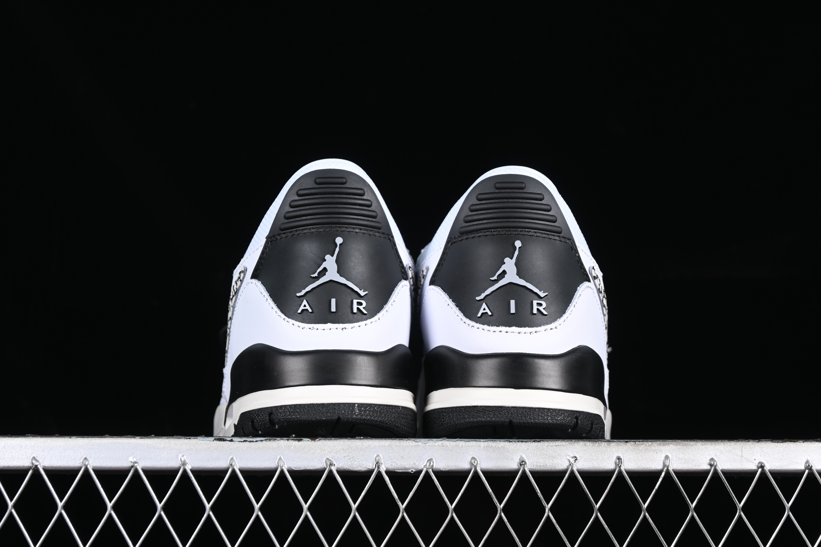 AJ312 Low top
