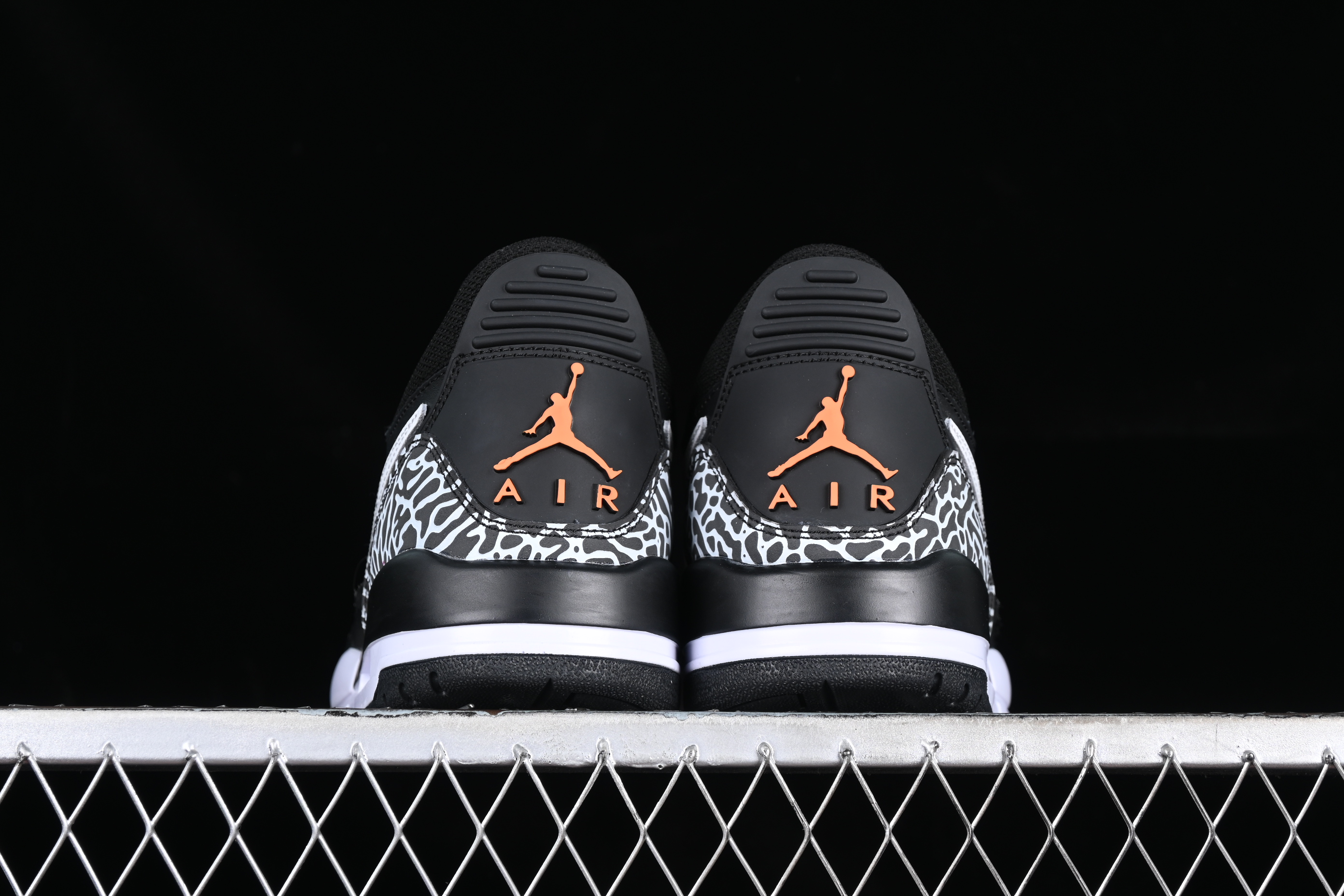 AJ312 Low top