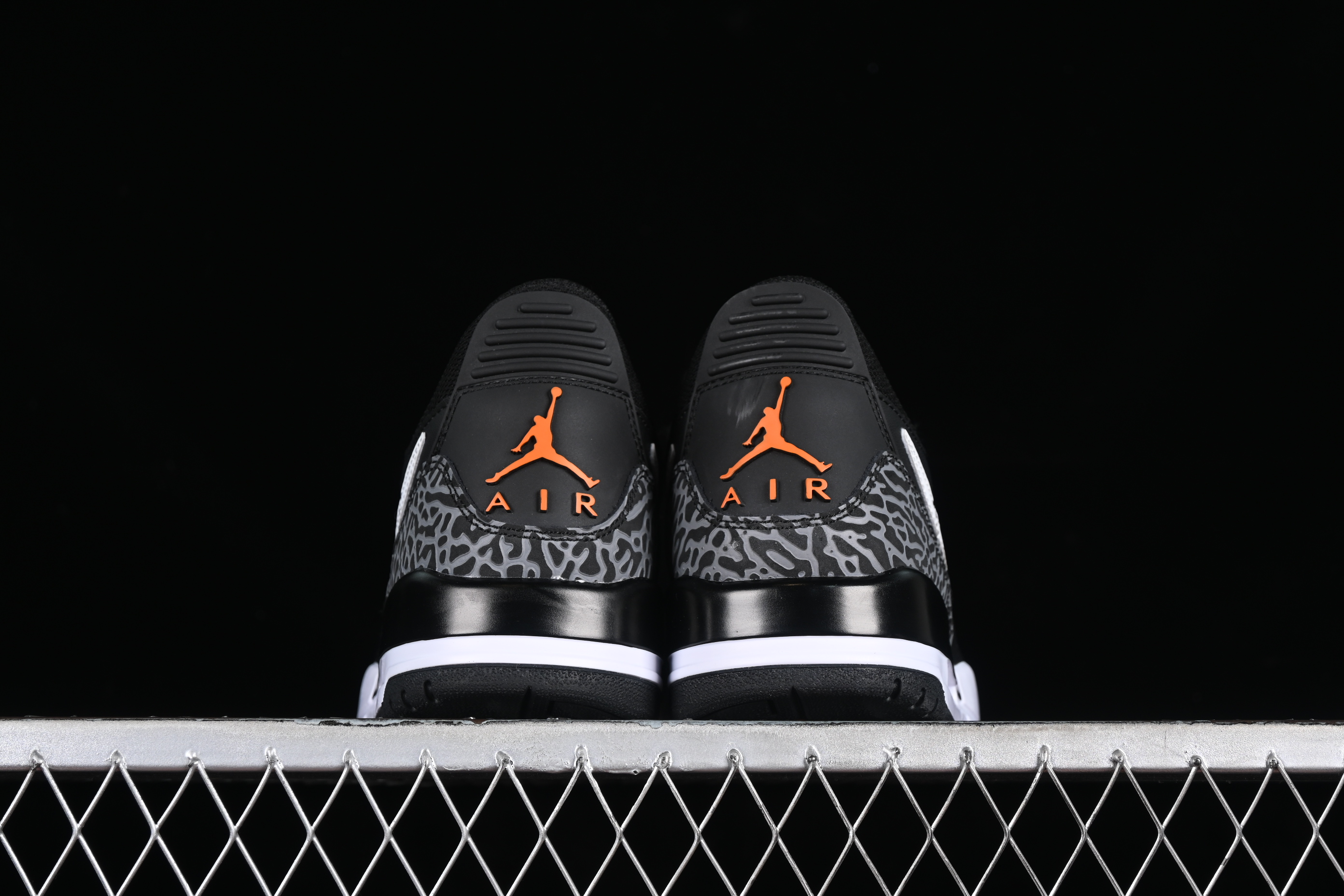 AJ312 Low Top