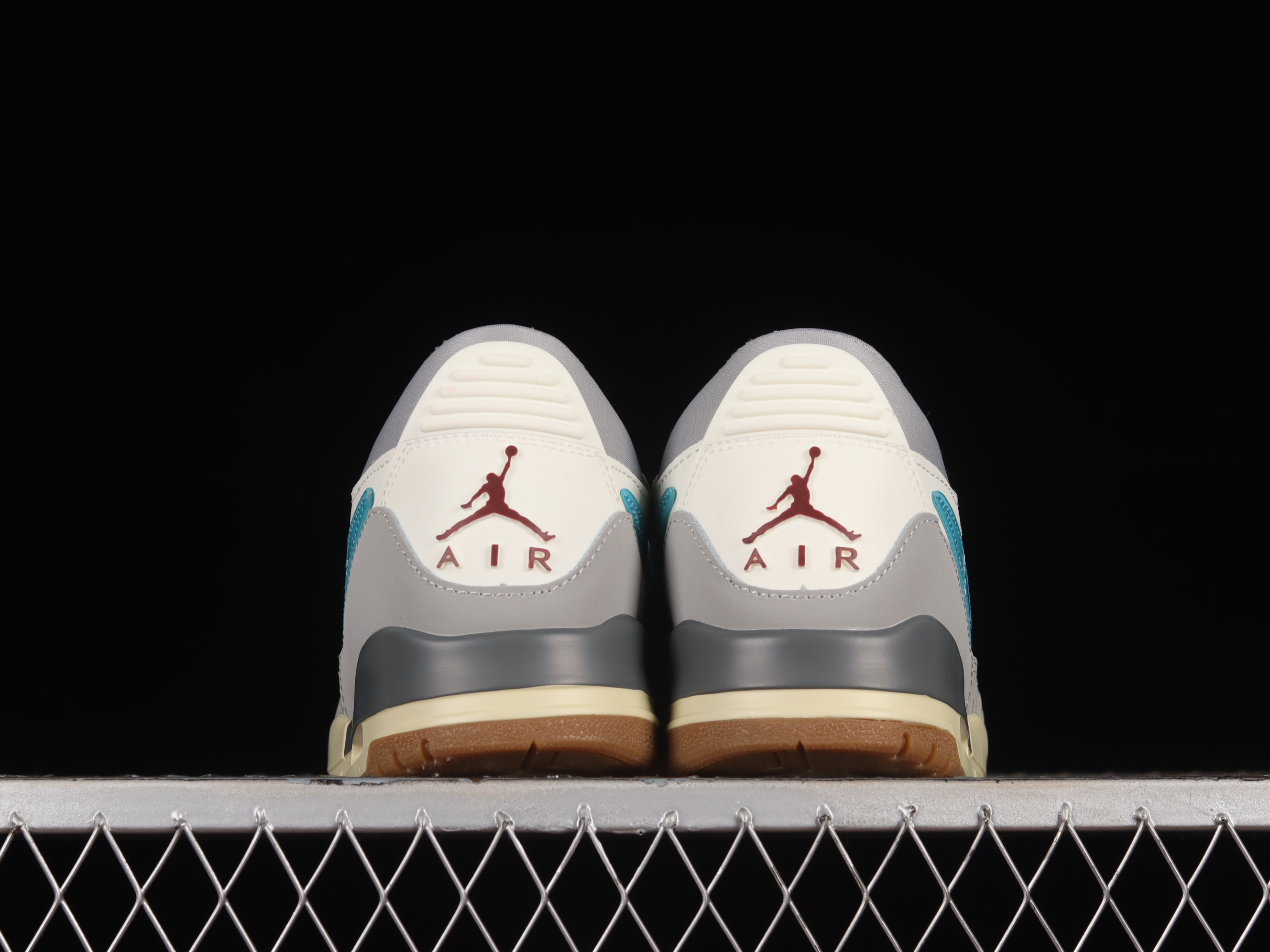 AJ312 Low Top