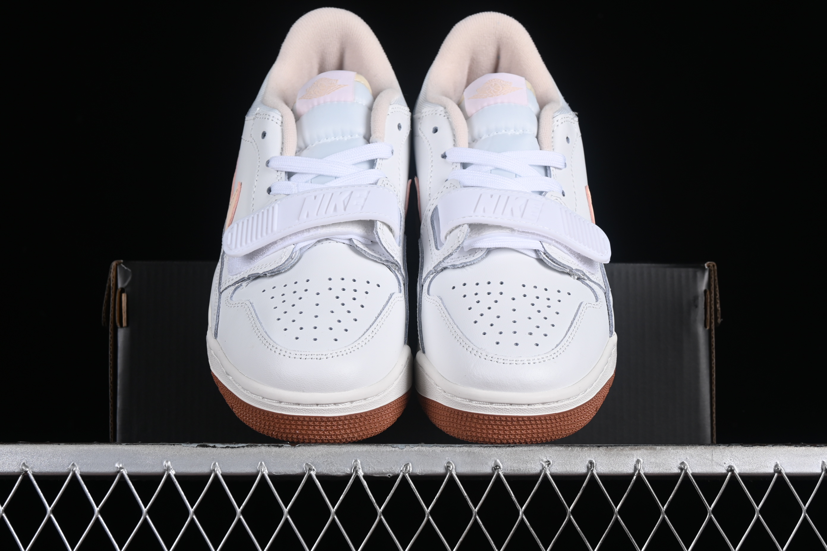 AJ312 Low Top