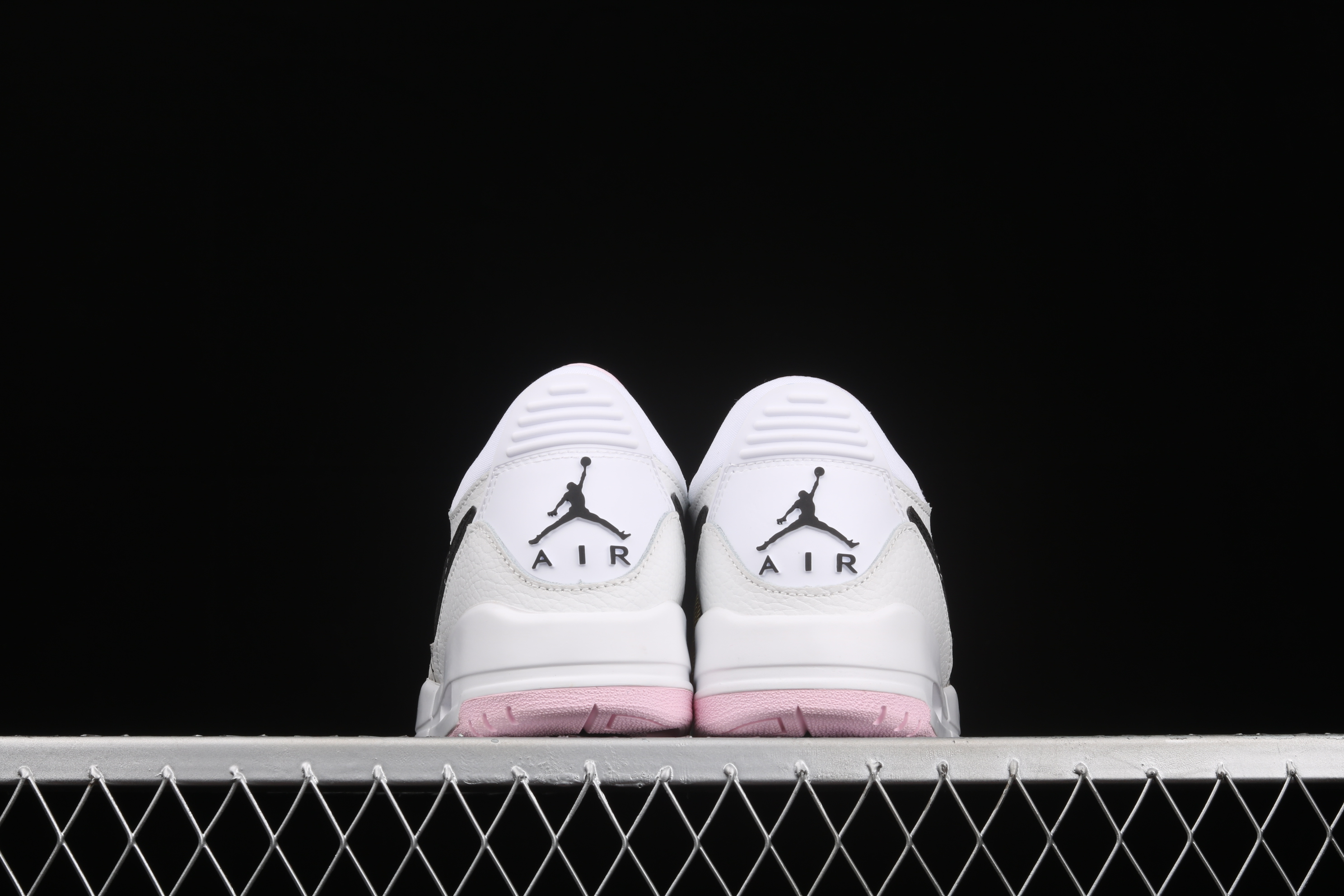 AJ312 Low top