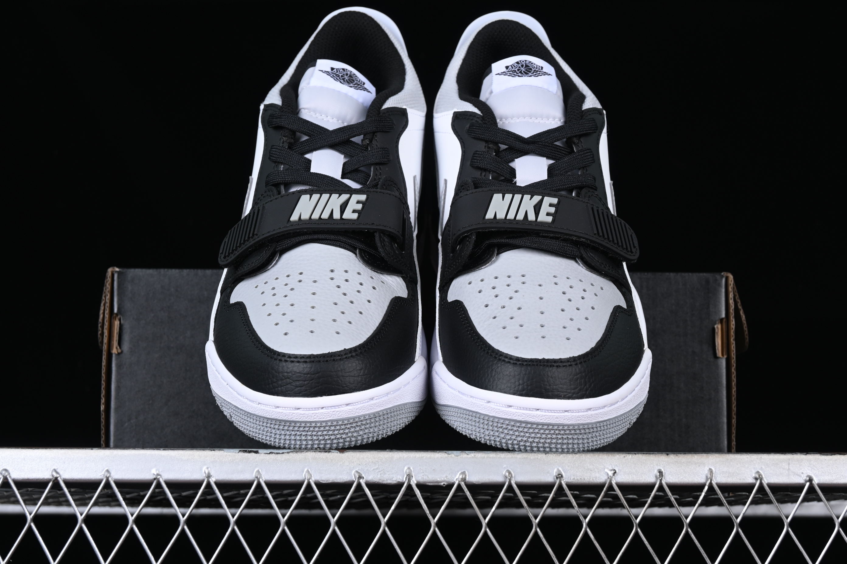 AJ312 Low-top