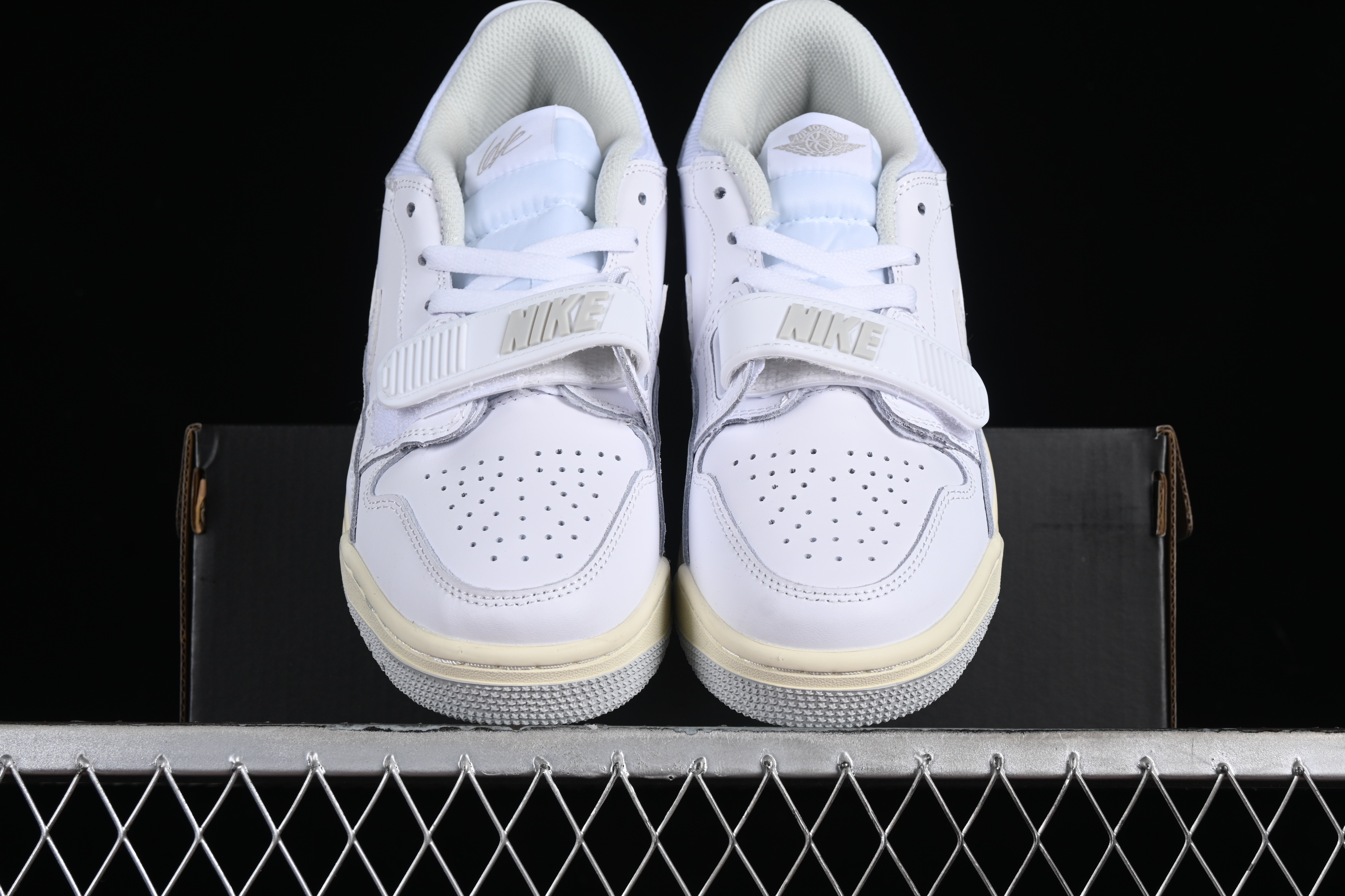 AJ312 Low helper