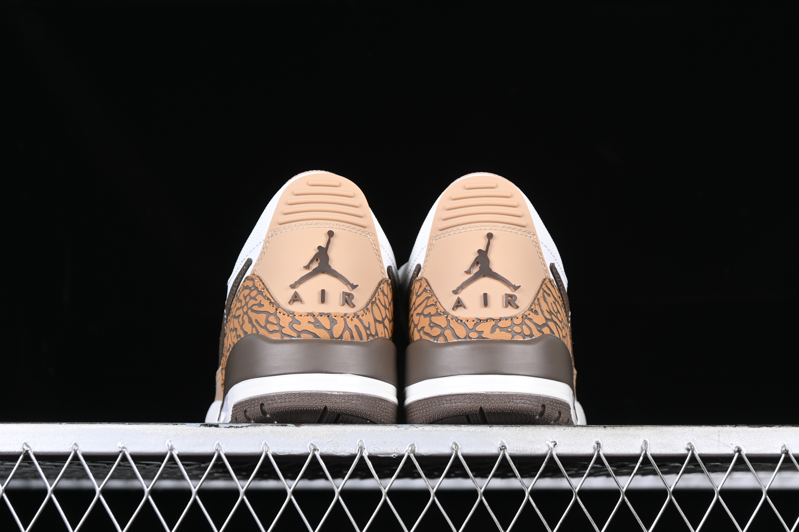 AJ312 Low top