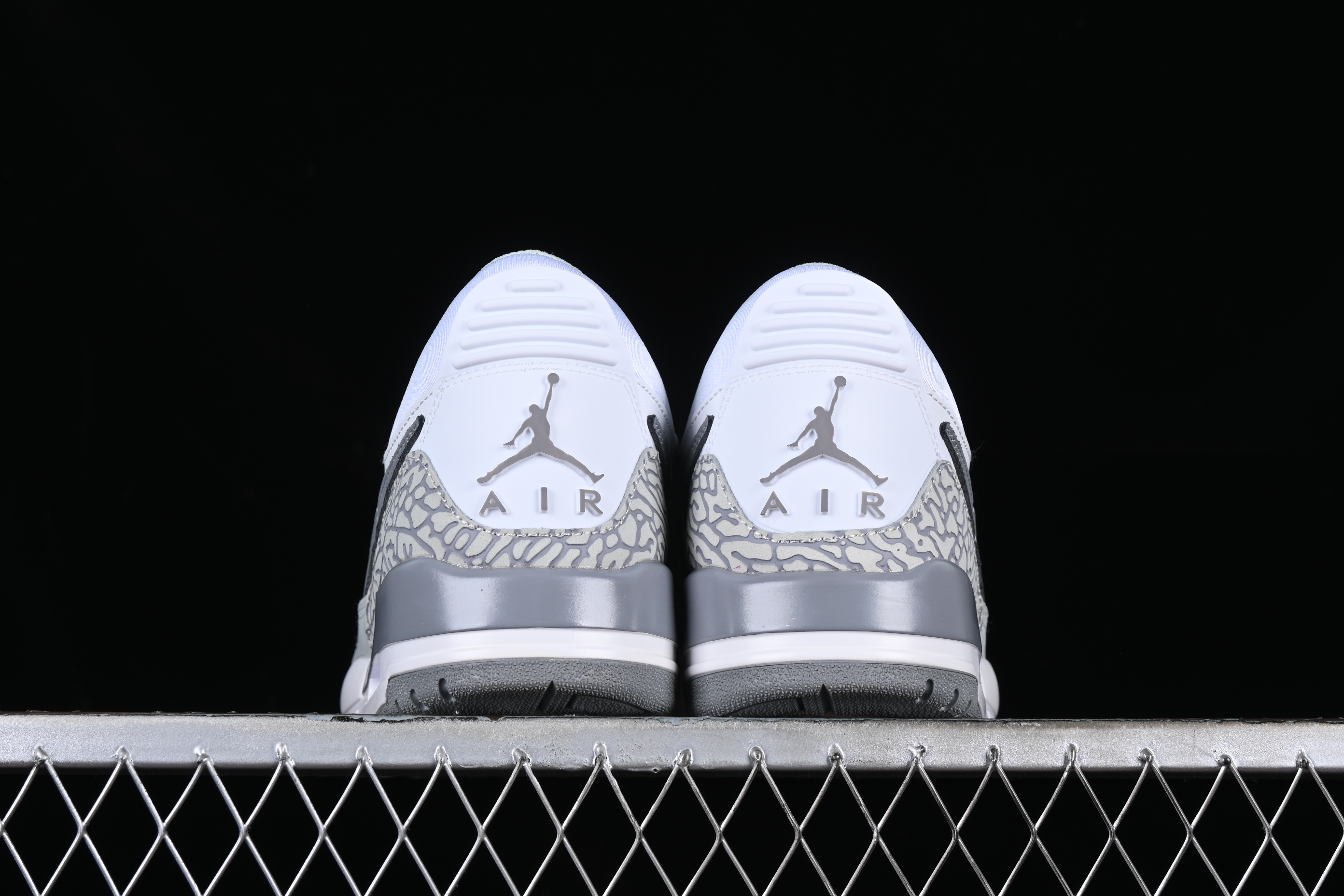 AJ312 Low top