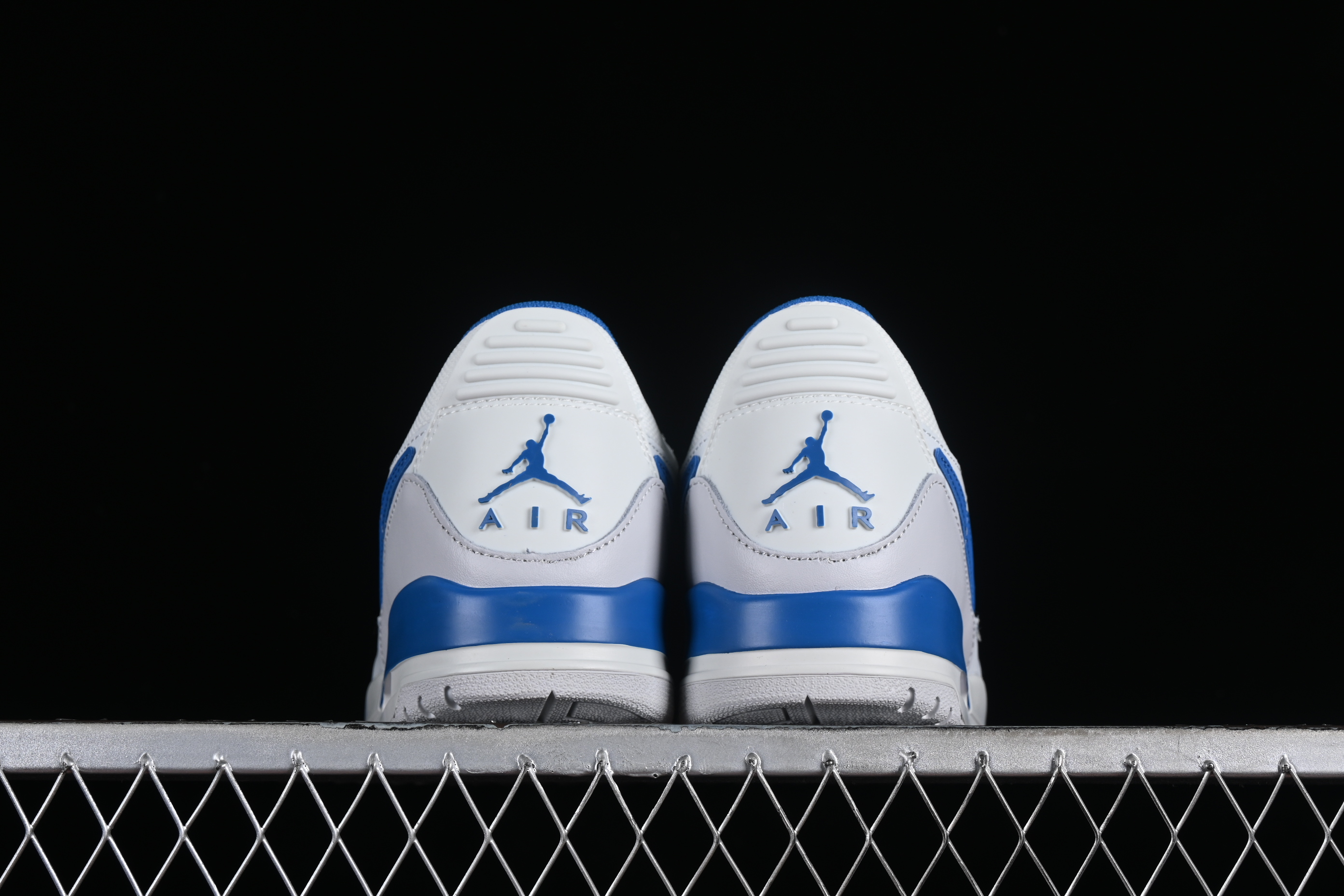 AJ312 Low Top