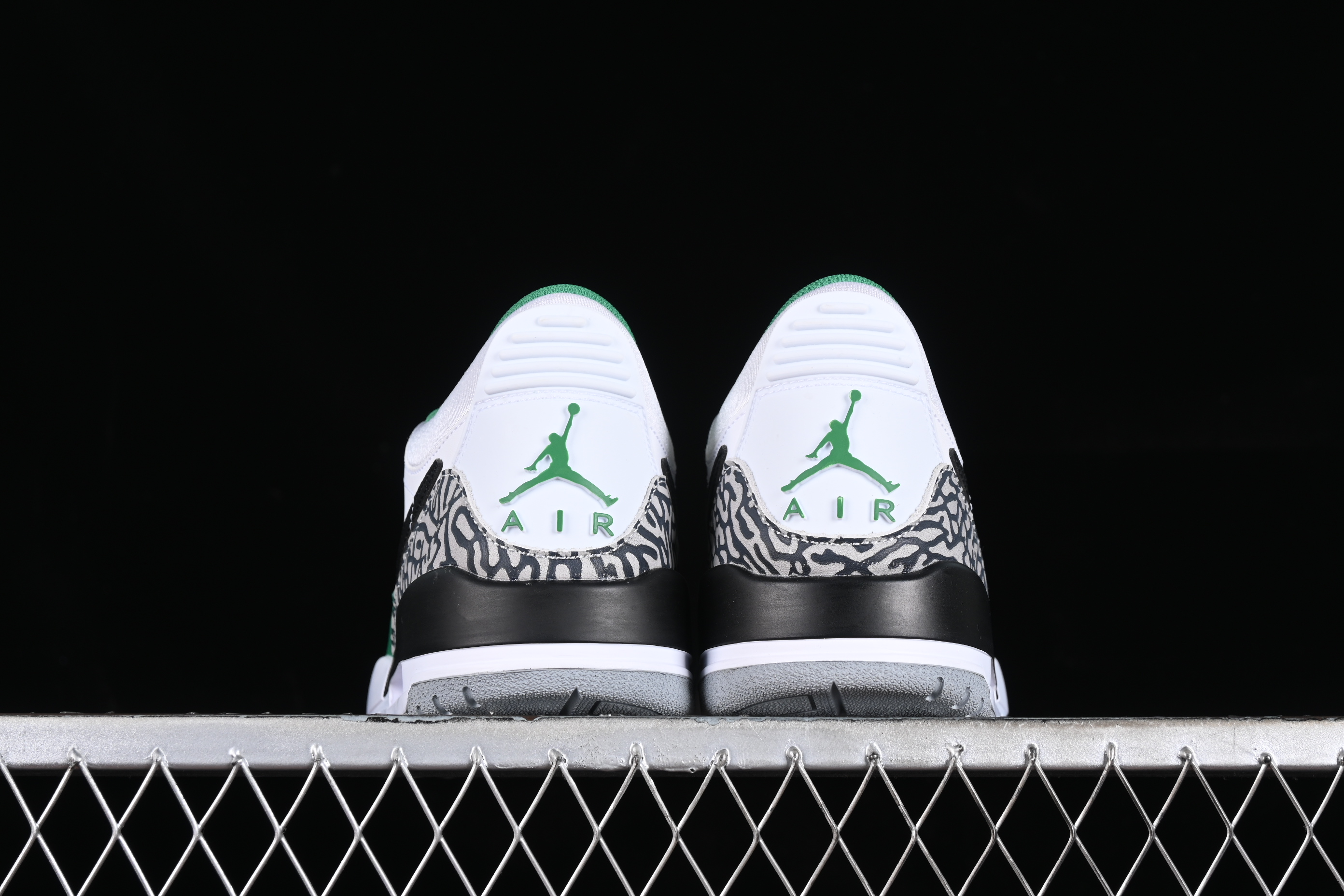 AJ312 Low top