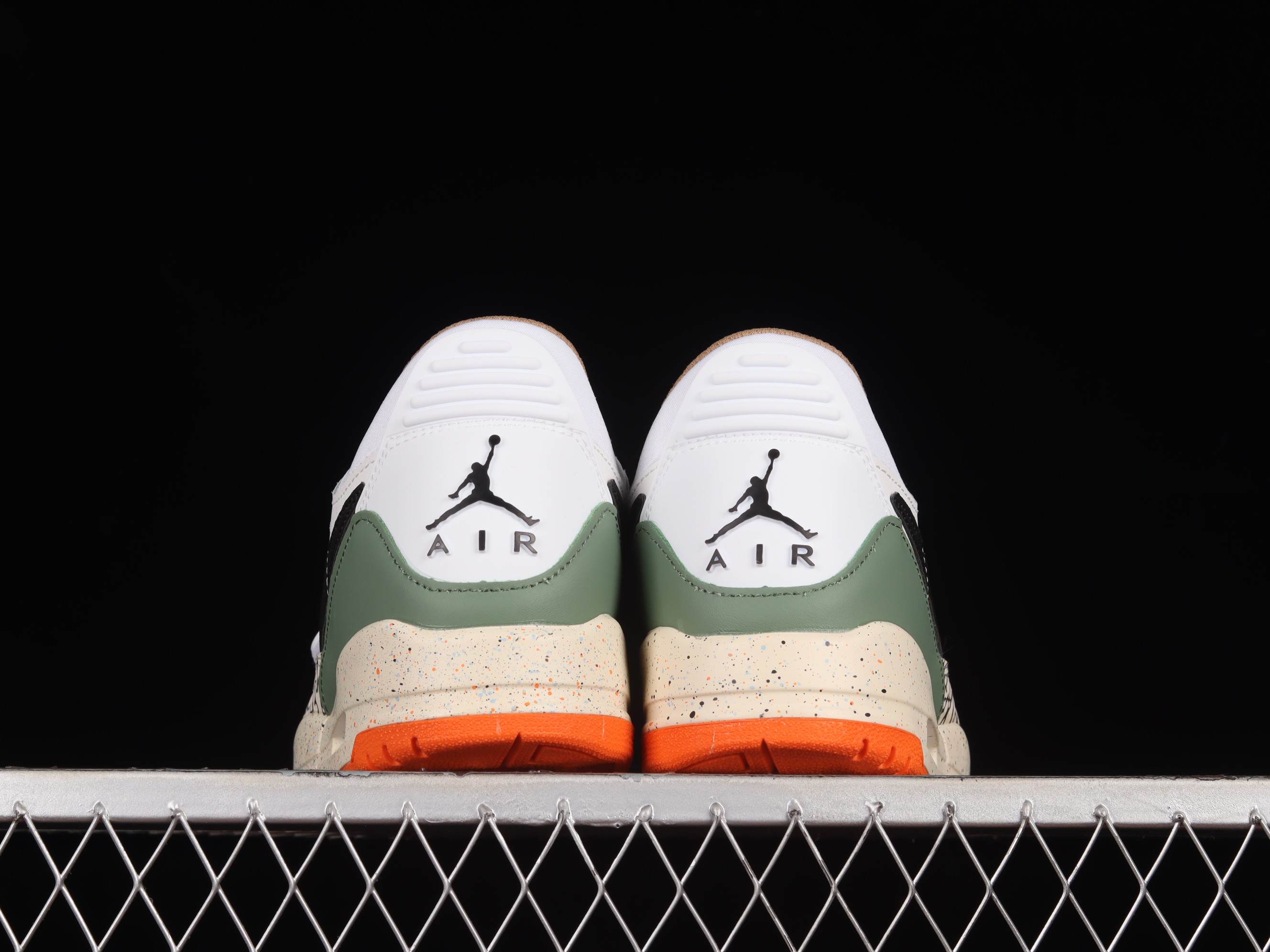 AJ312 Low top