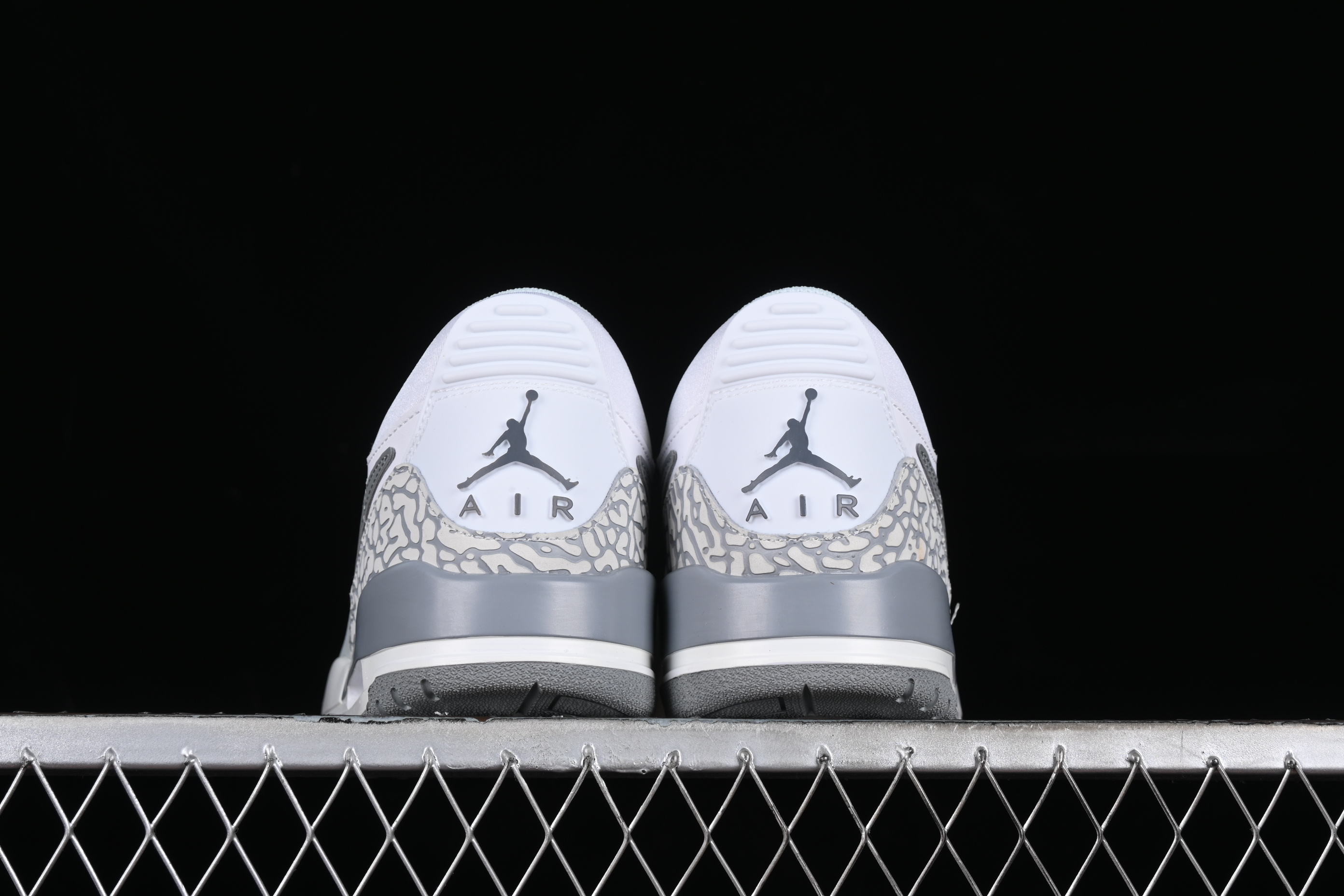 AJ312 low-top