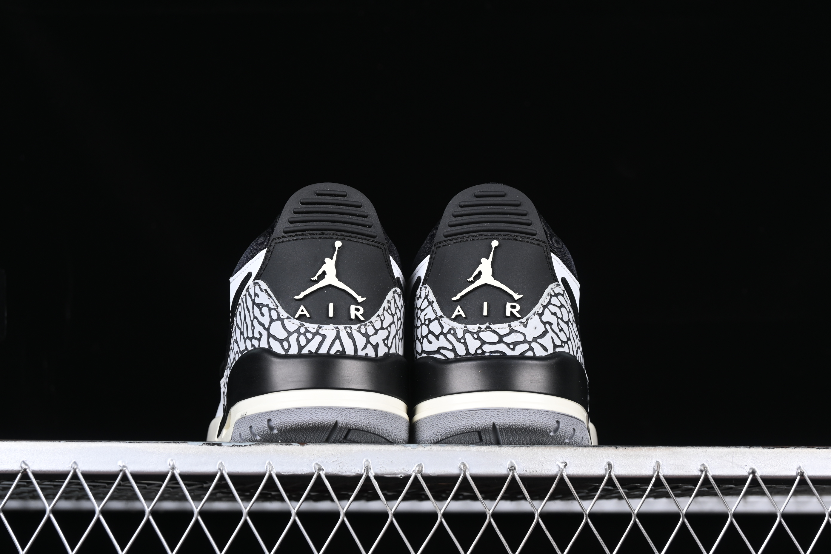 AJ312