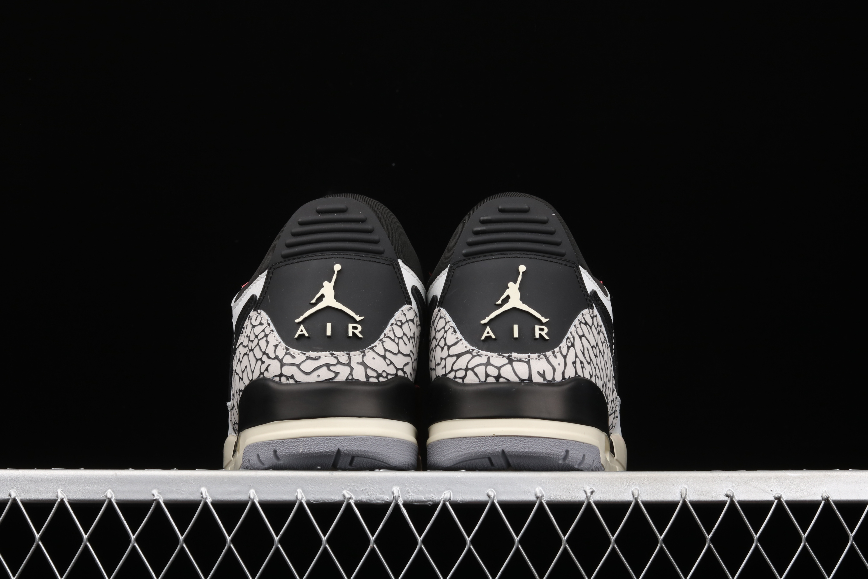 AJ312 Low Top