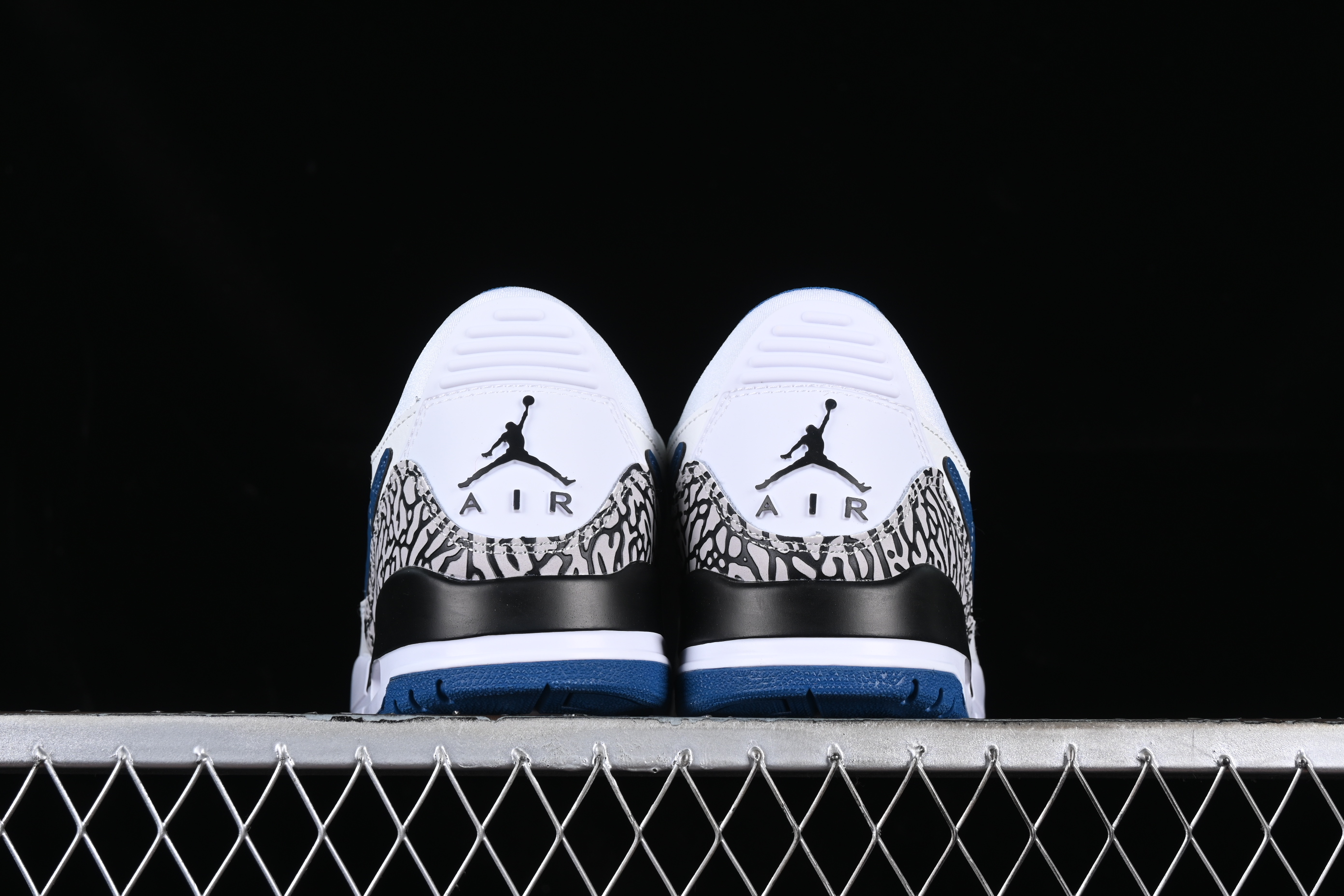 AJ312 Low top
