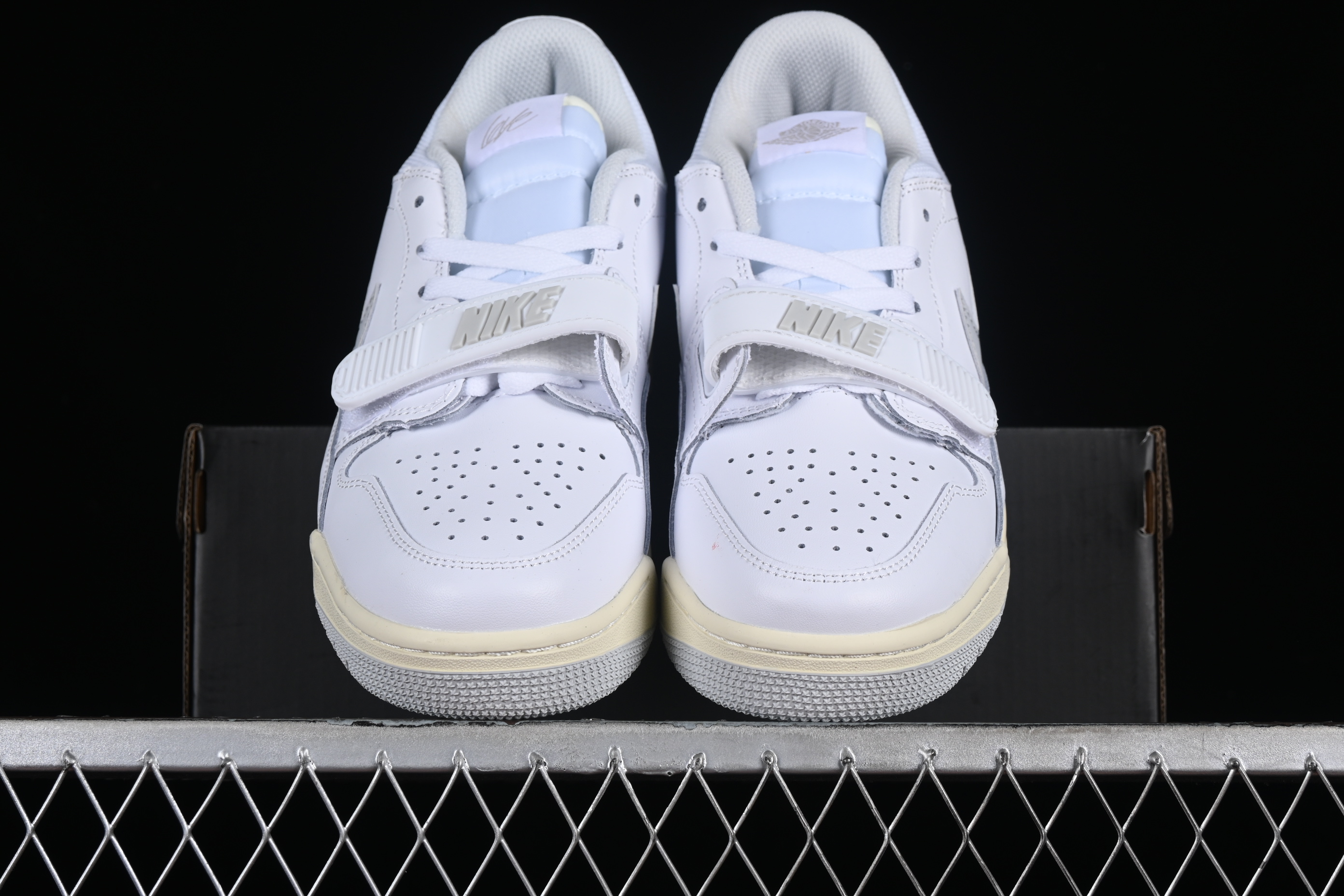 AJ312 Low Top