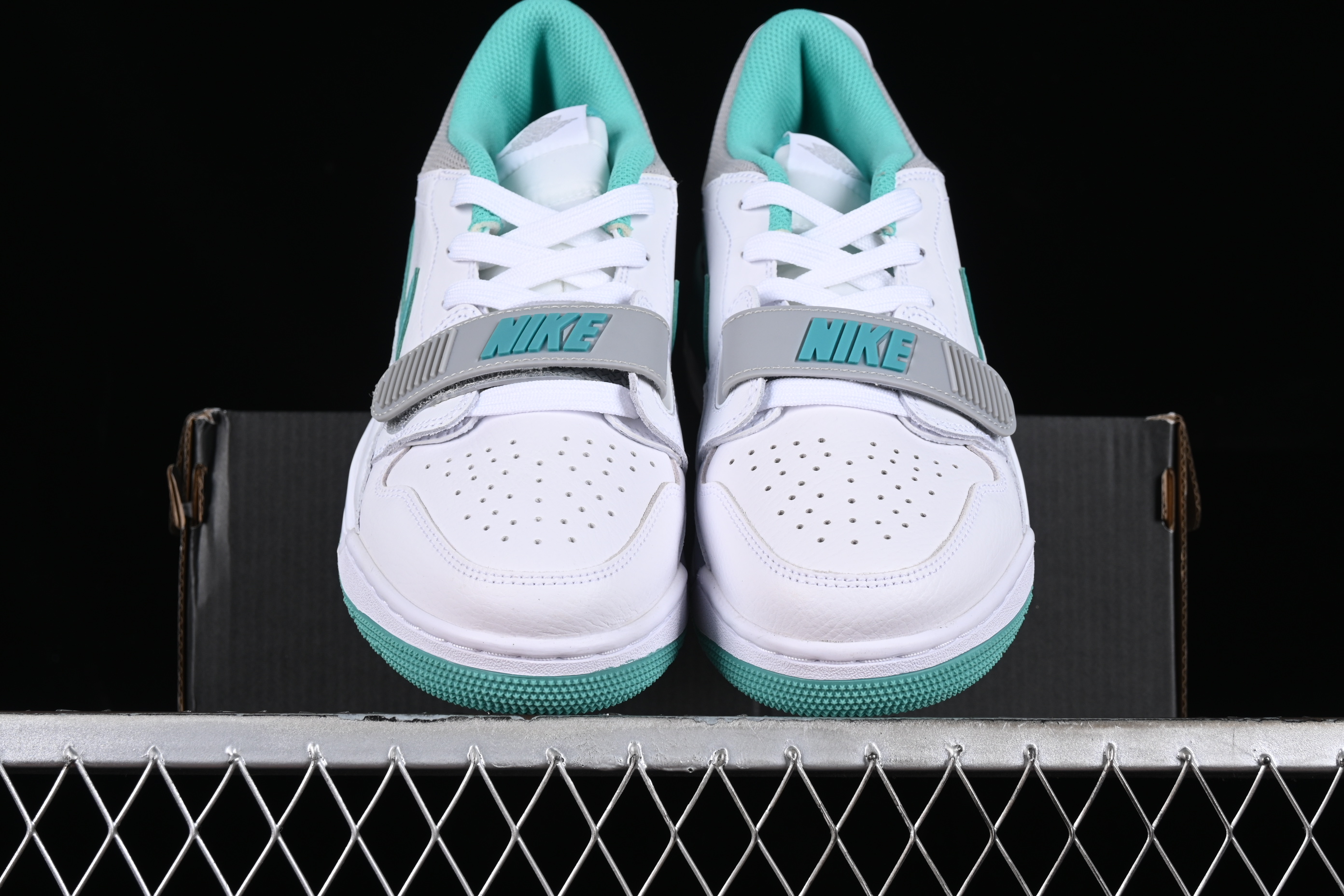 AJ312 Low helper