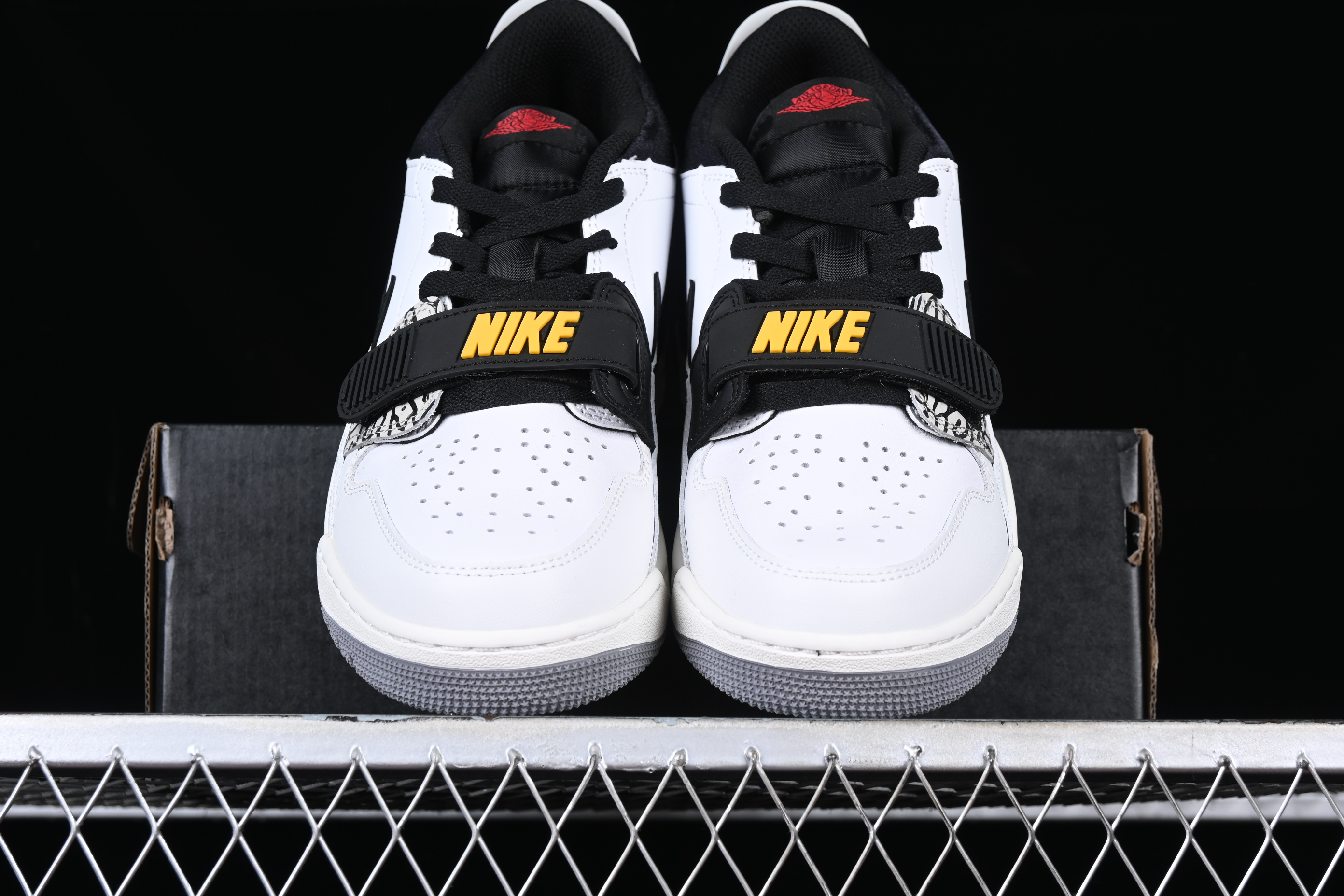 AJ312  low-top
