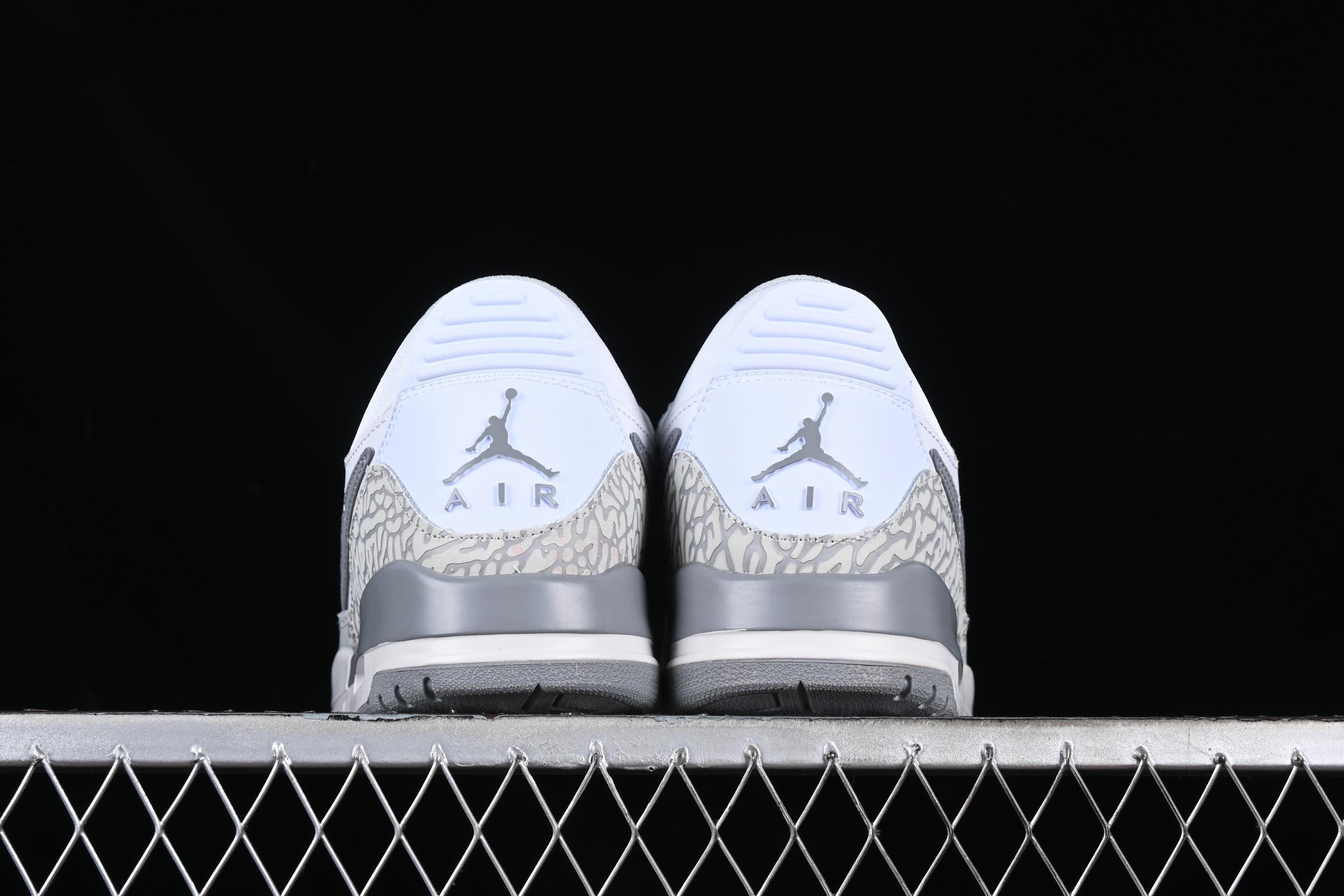 AJ312 Low top