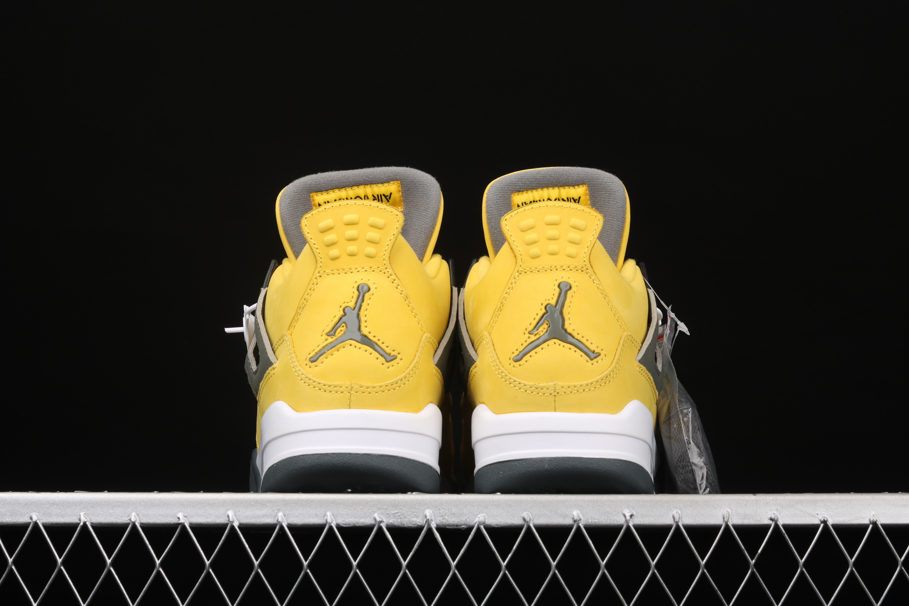 AJ4