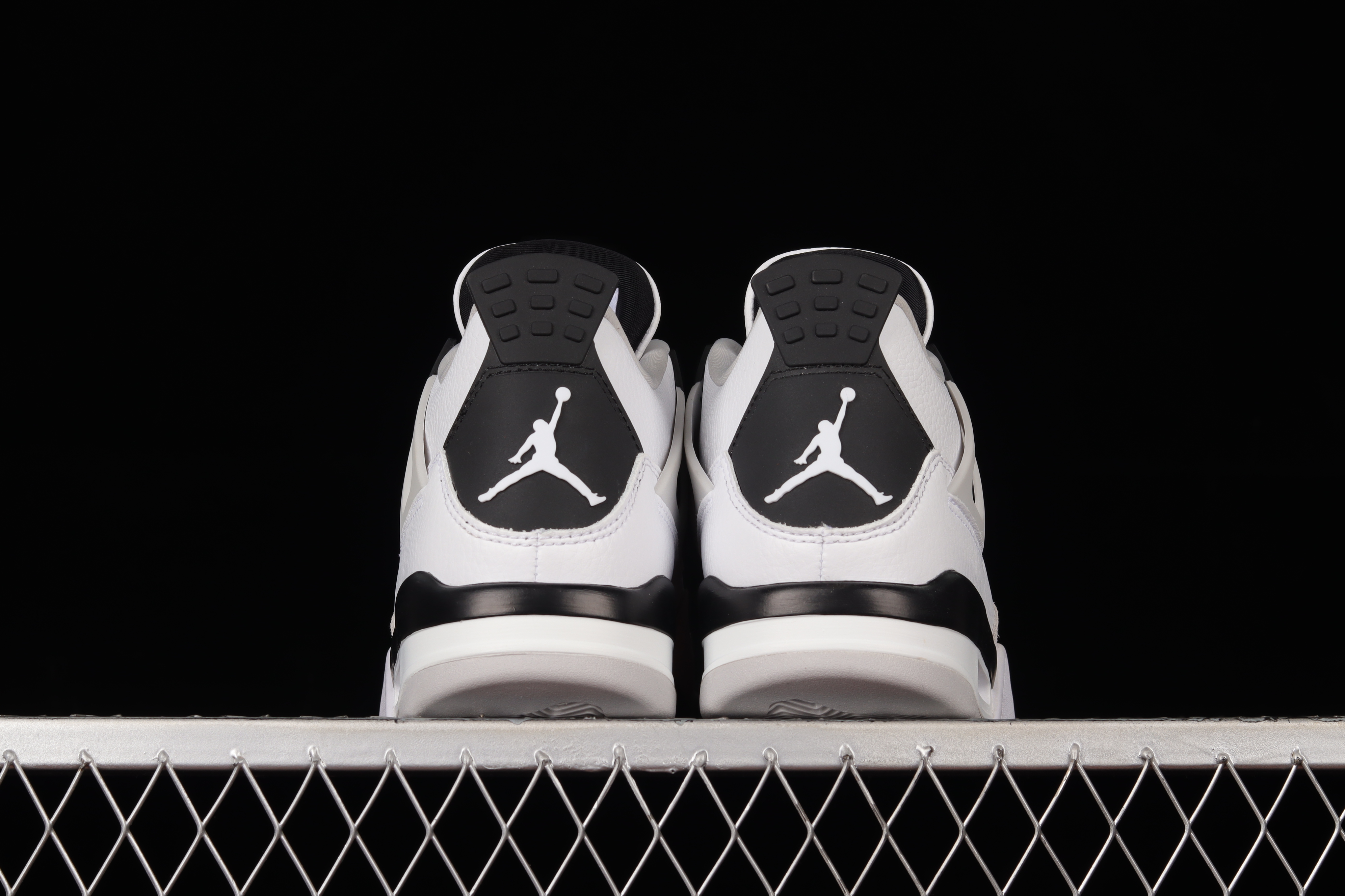 AJ4