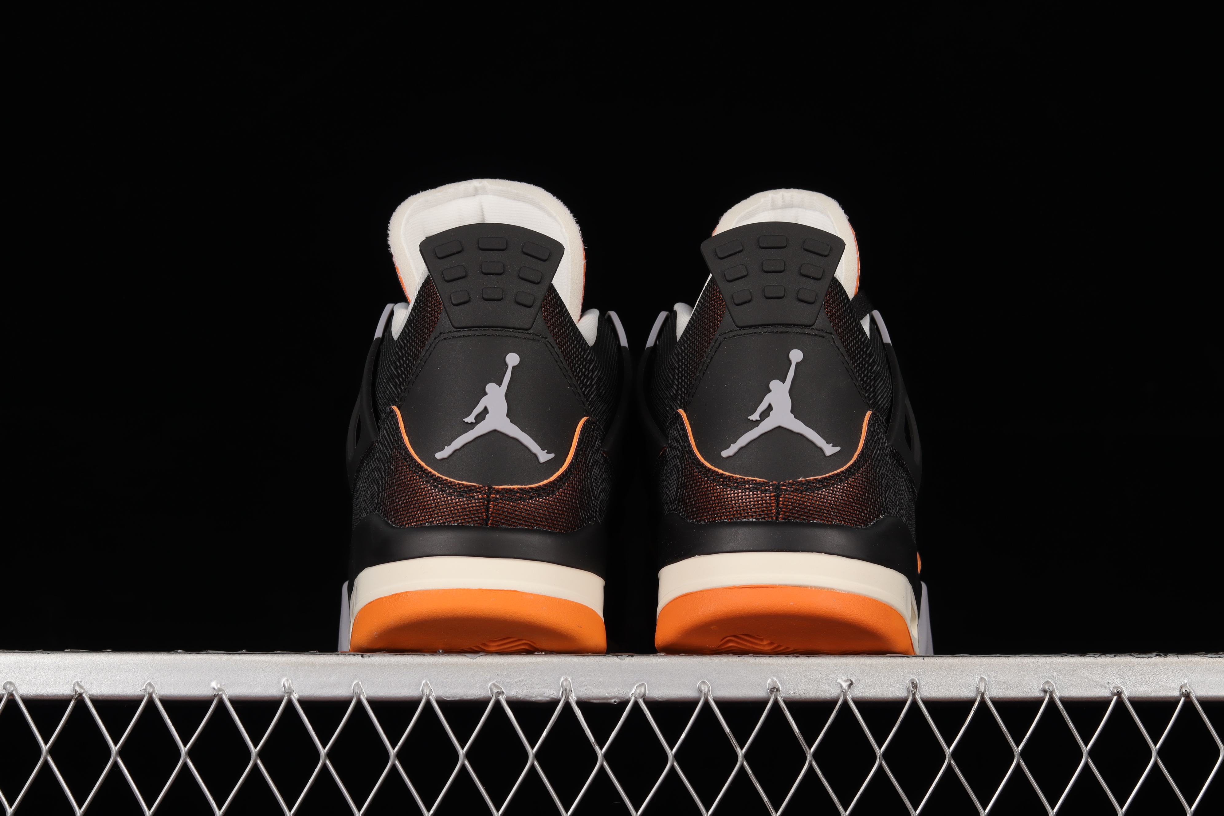 AJ4