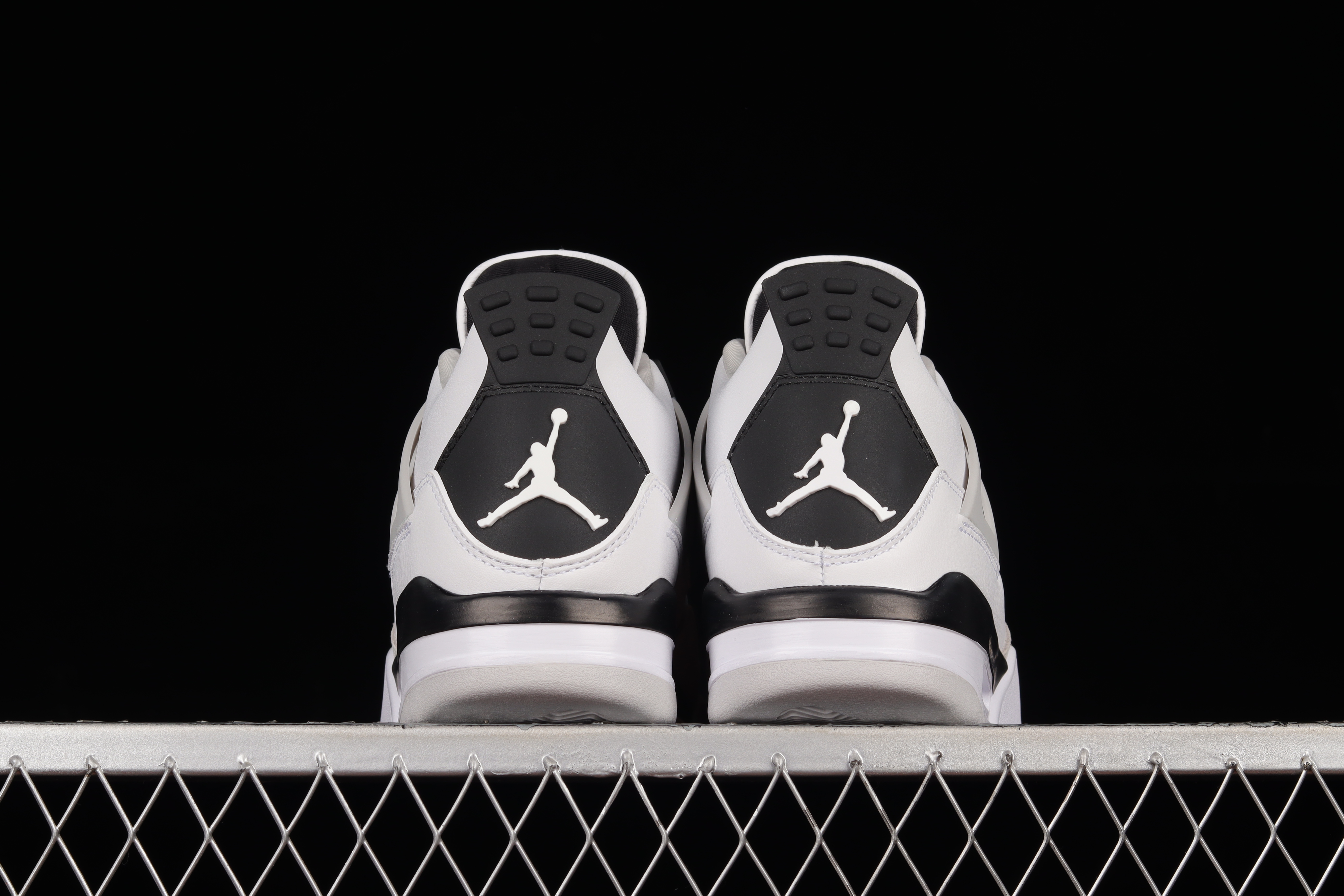 AJ4