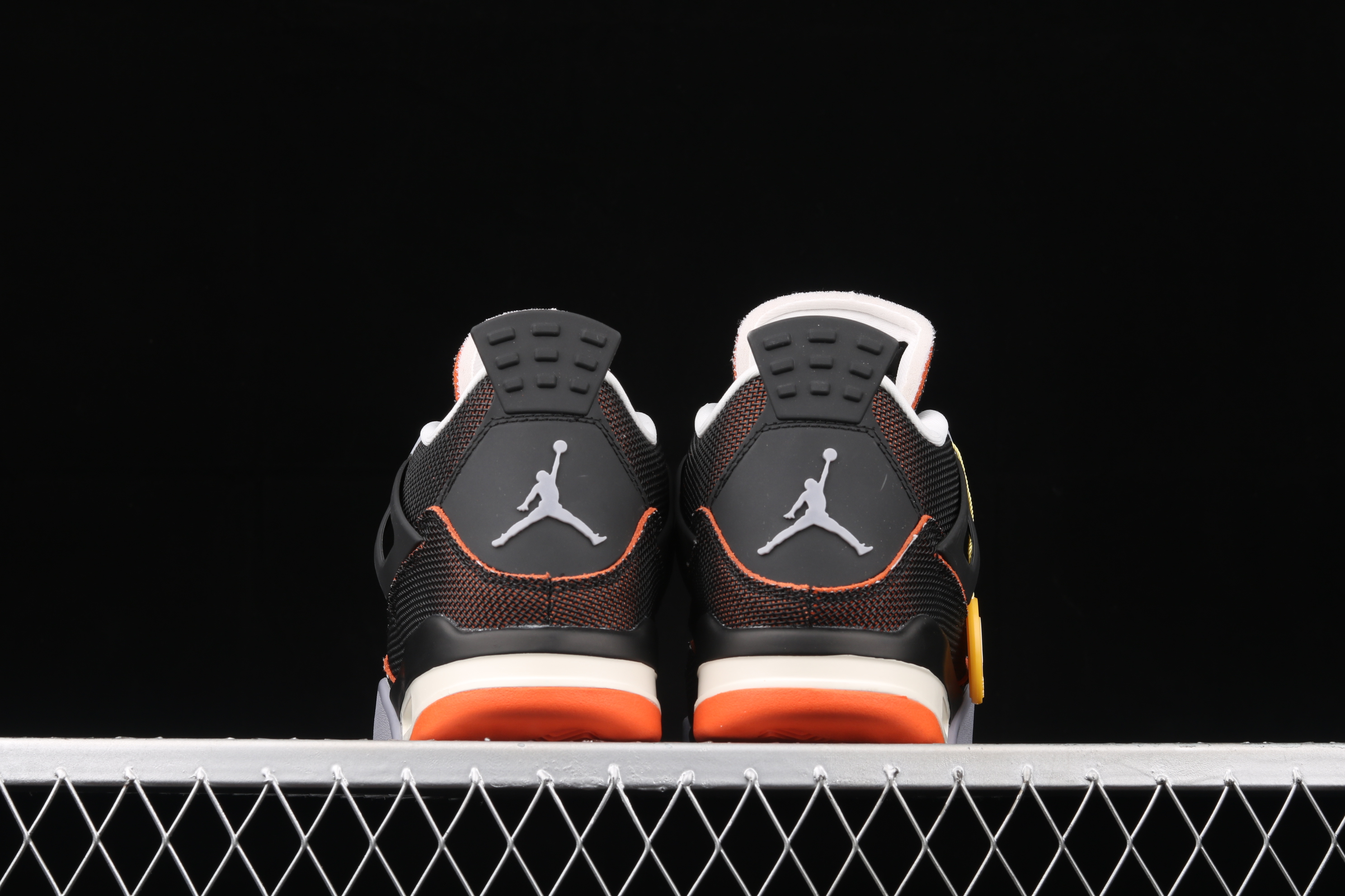 AJ4