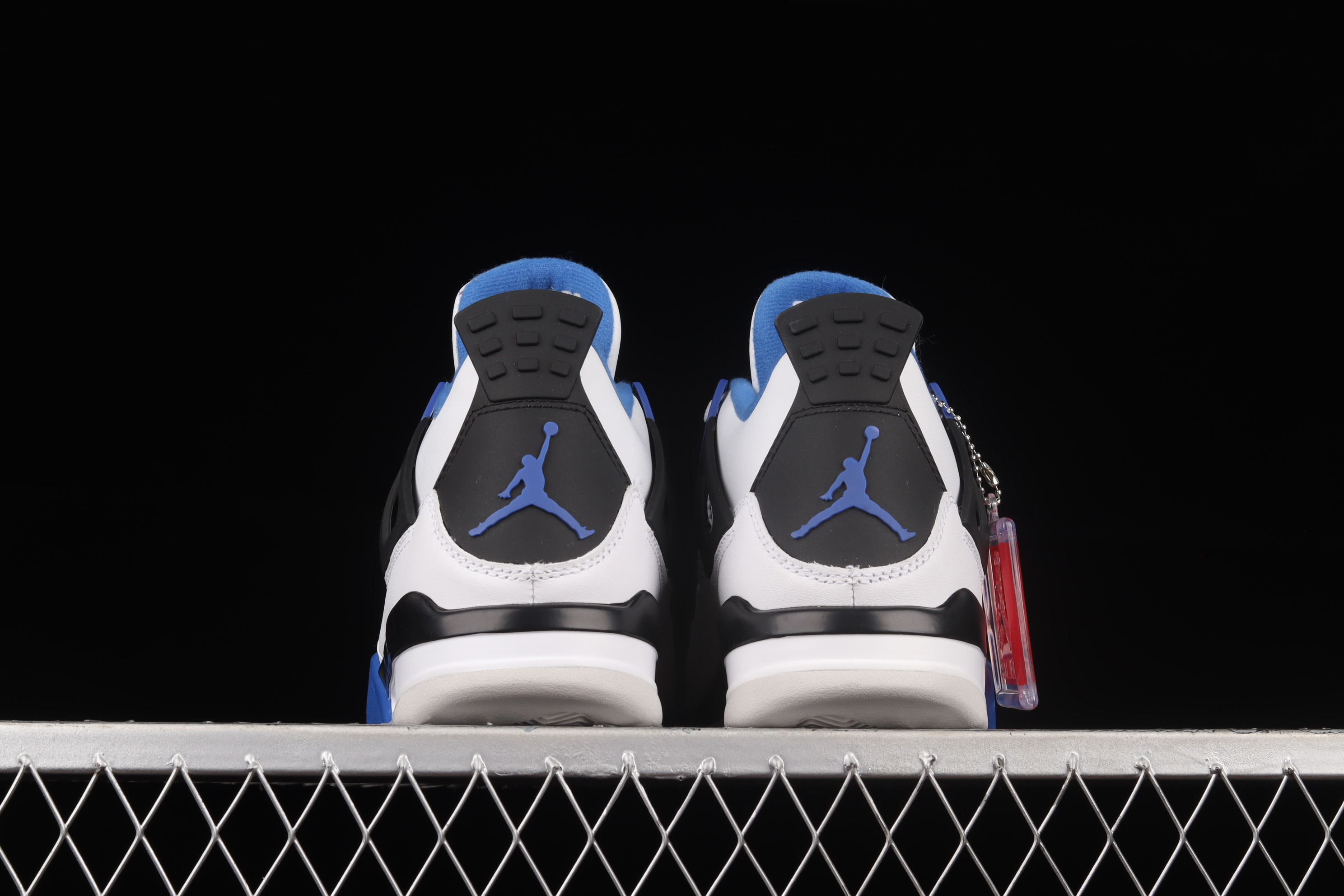 AJ4