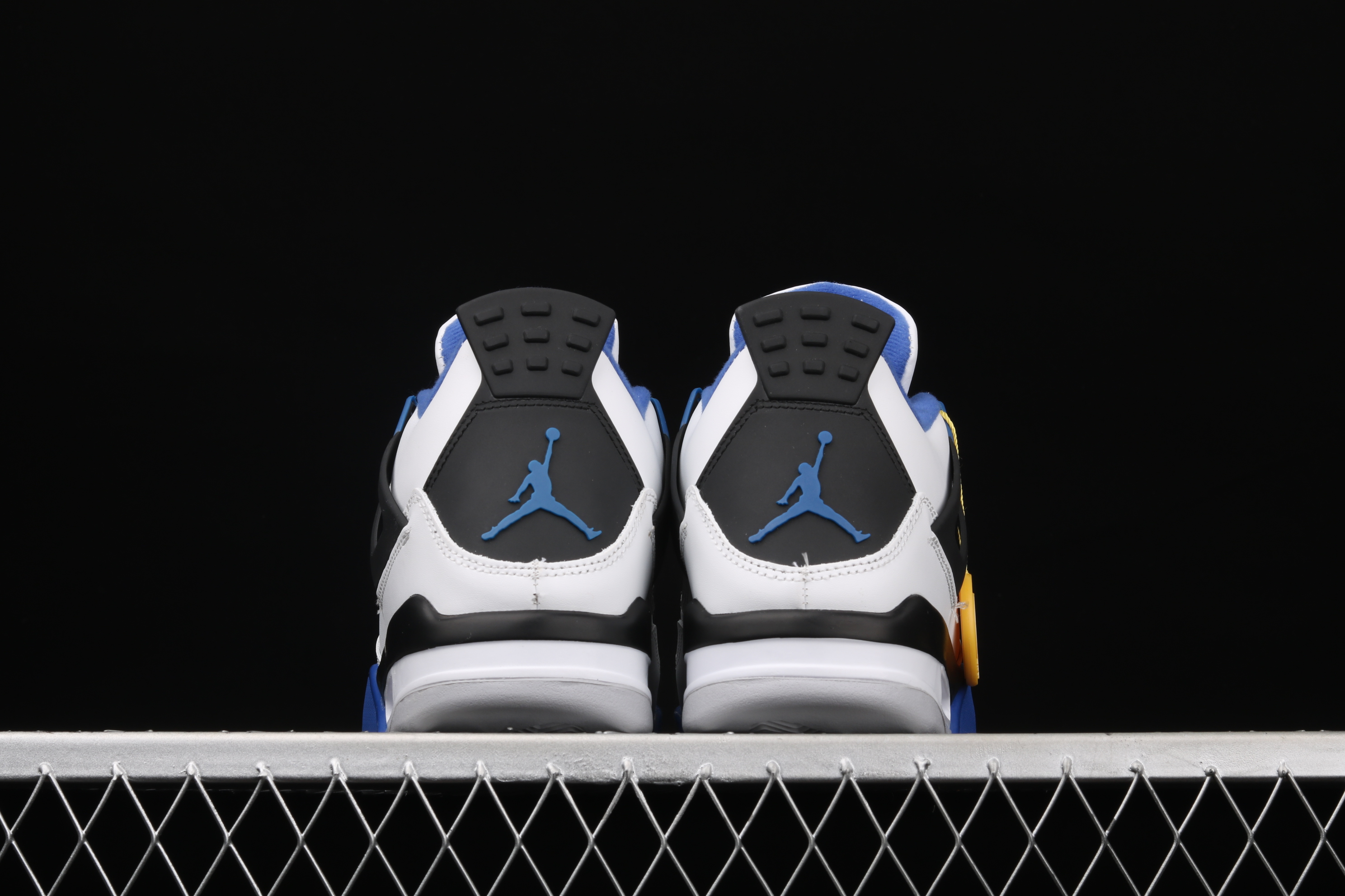 AJ4