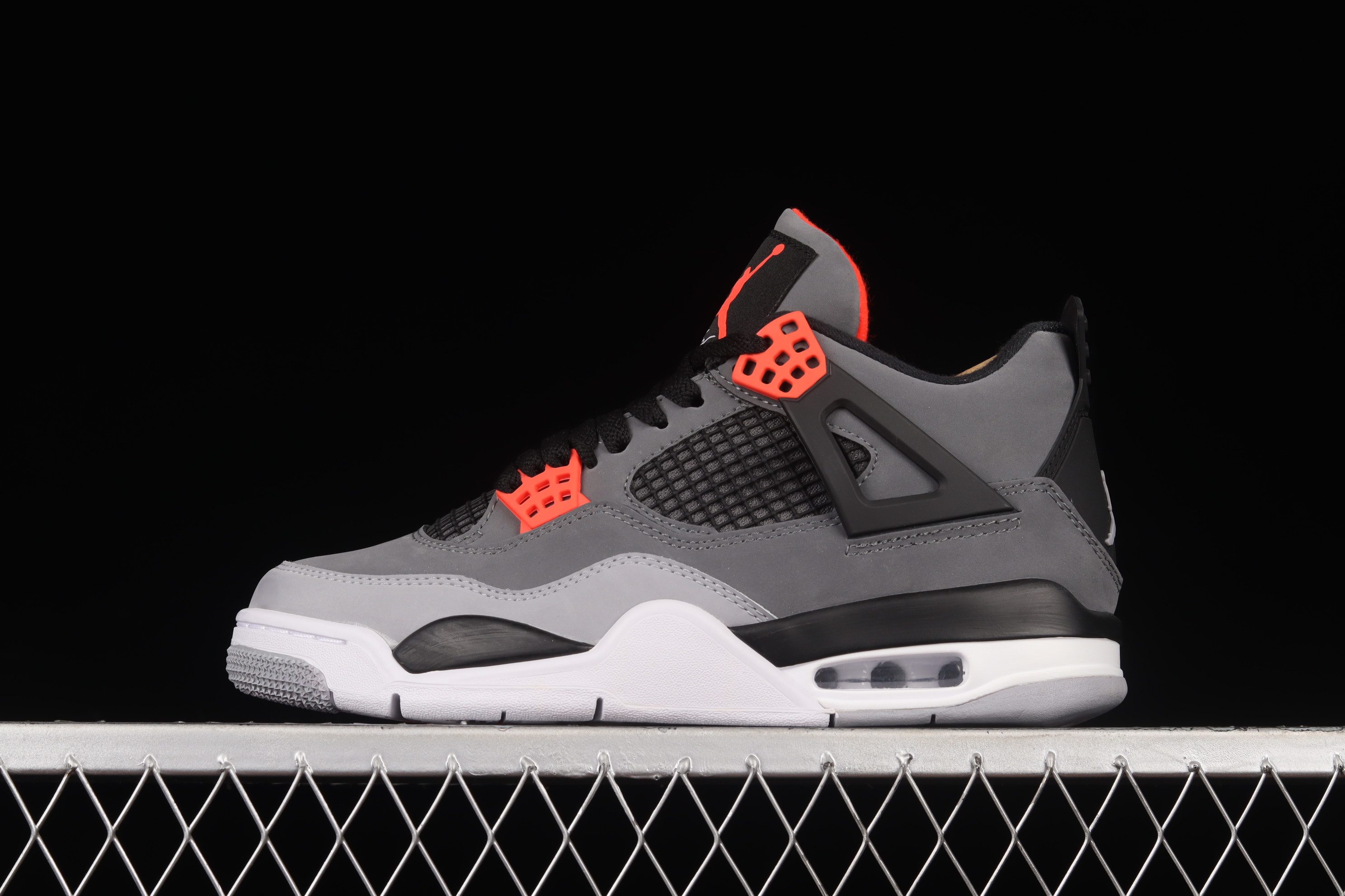AJ 4