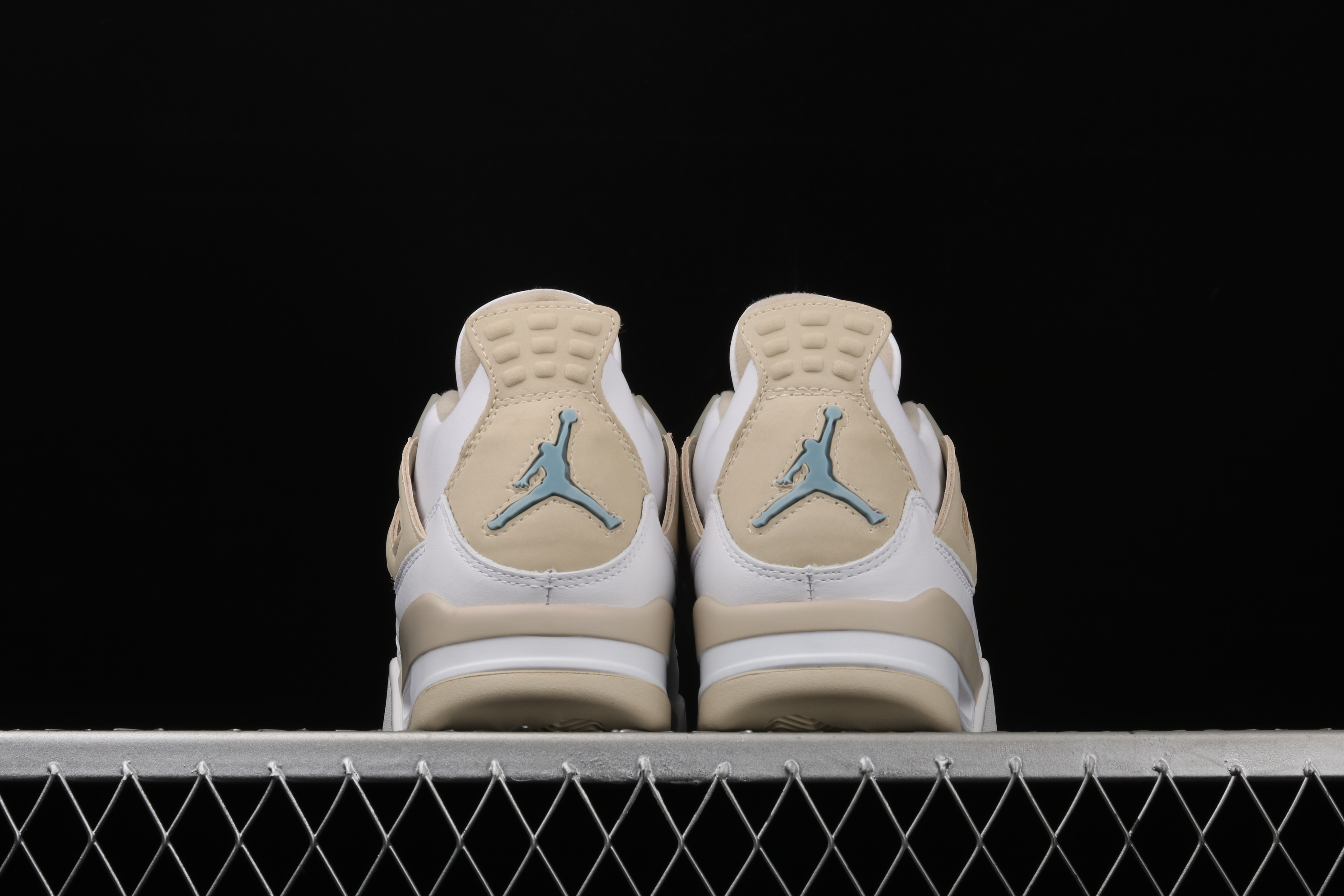 AJ4