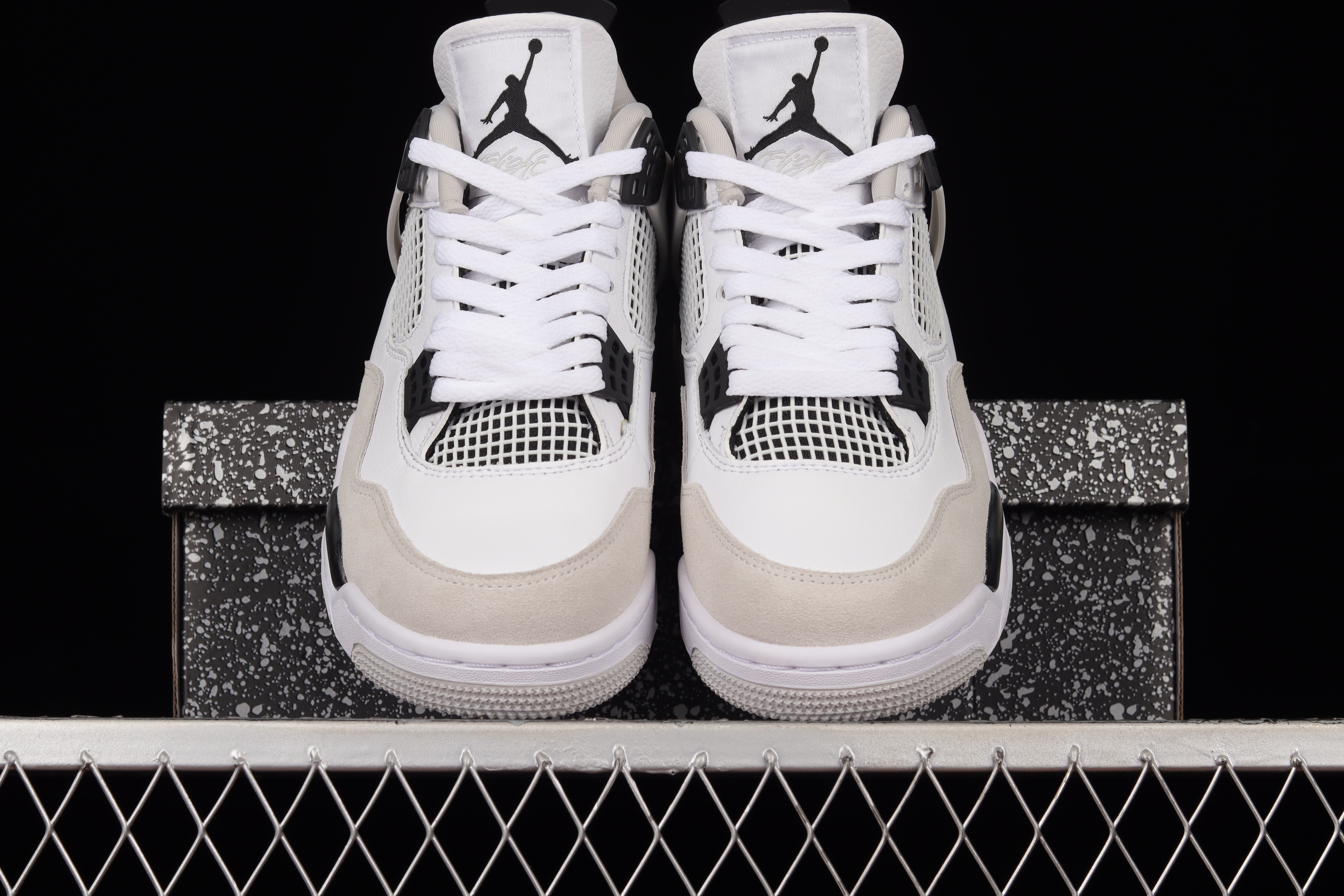 AJ4