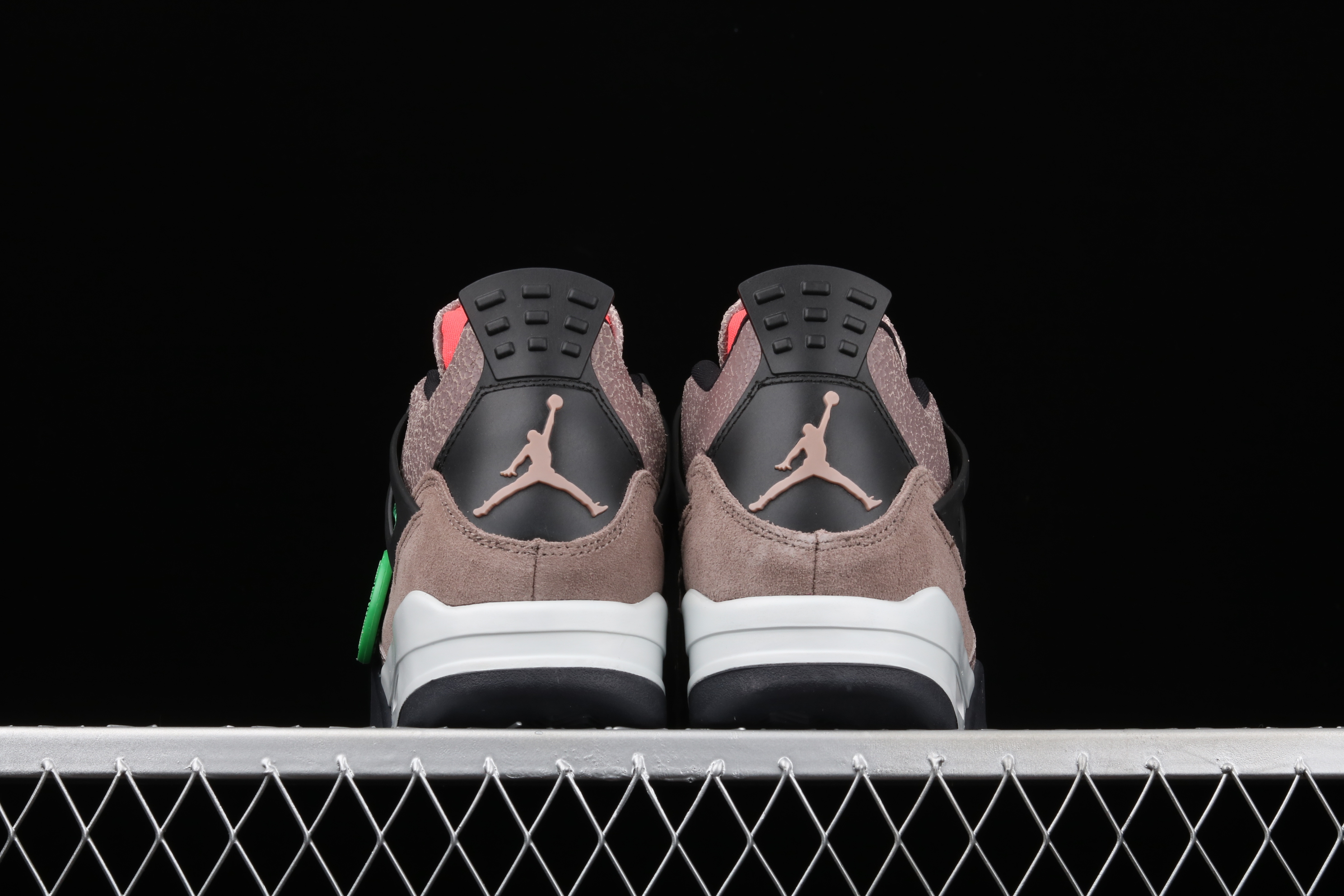 AJ 4