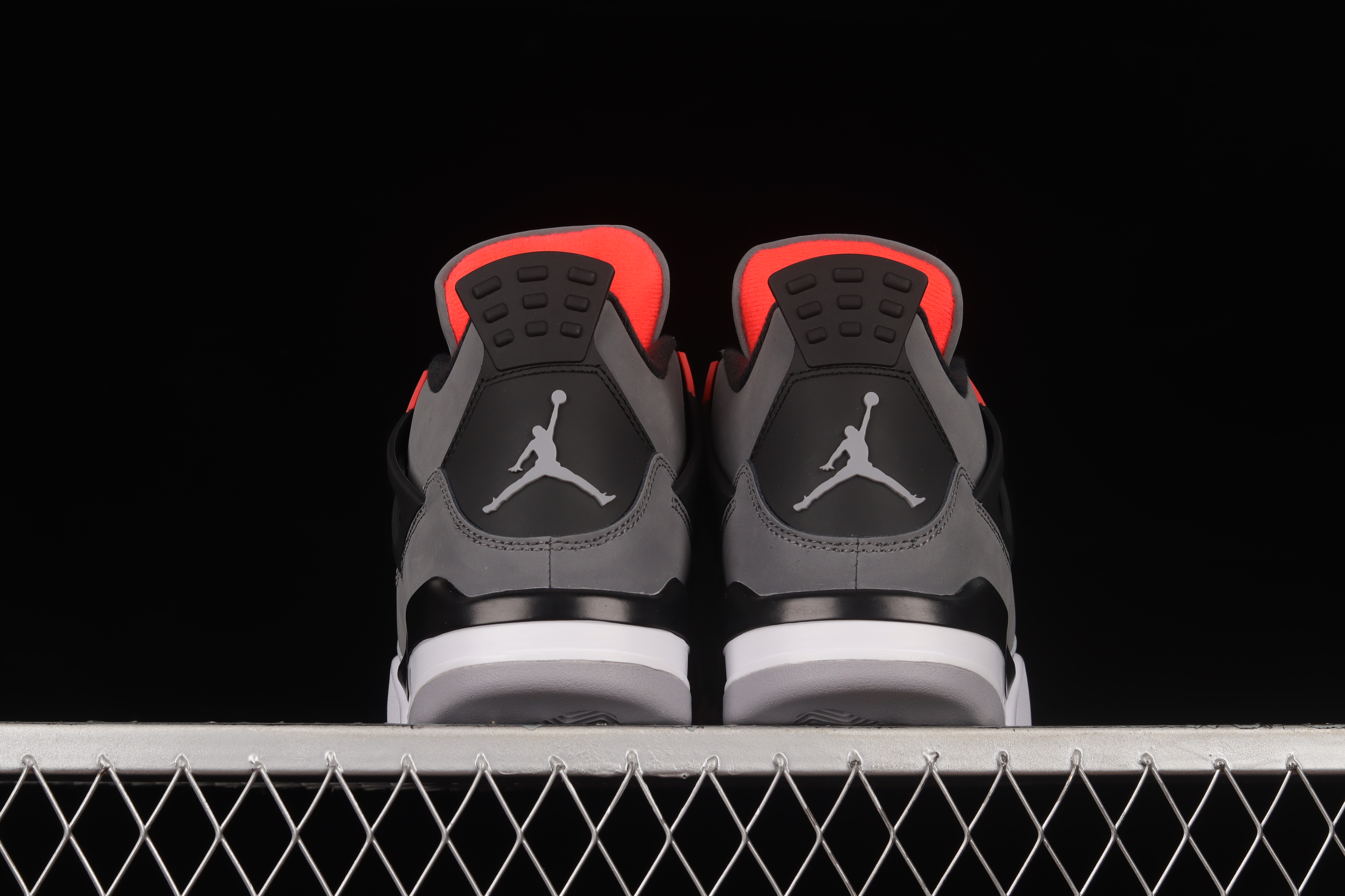 AJ4