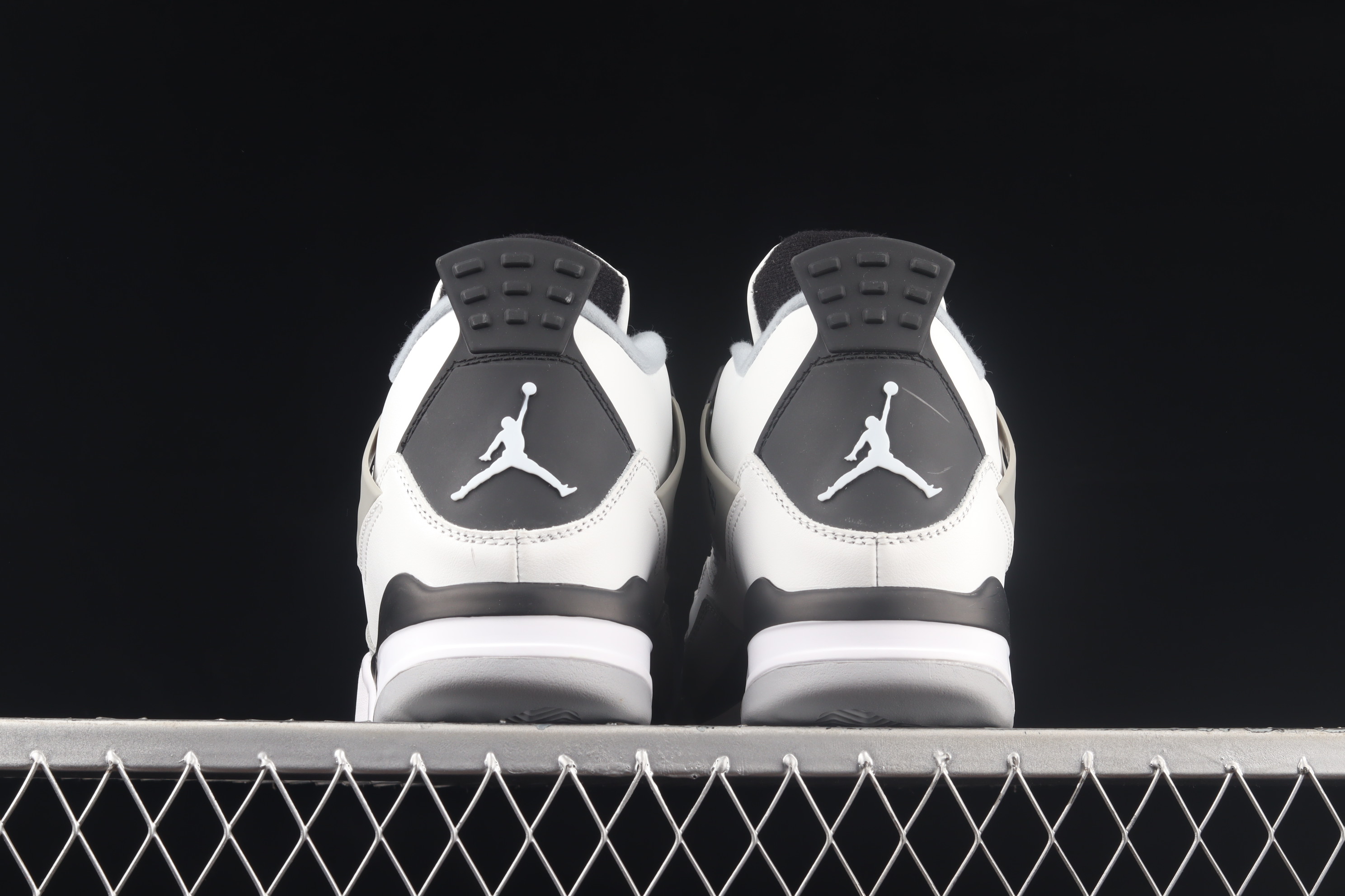 AJ4