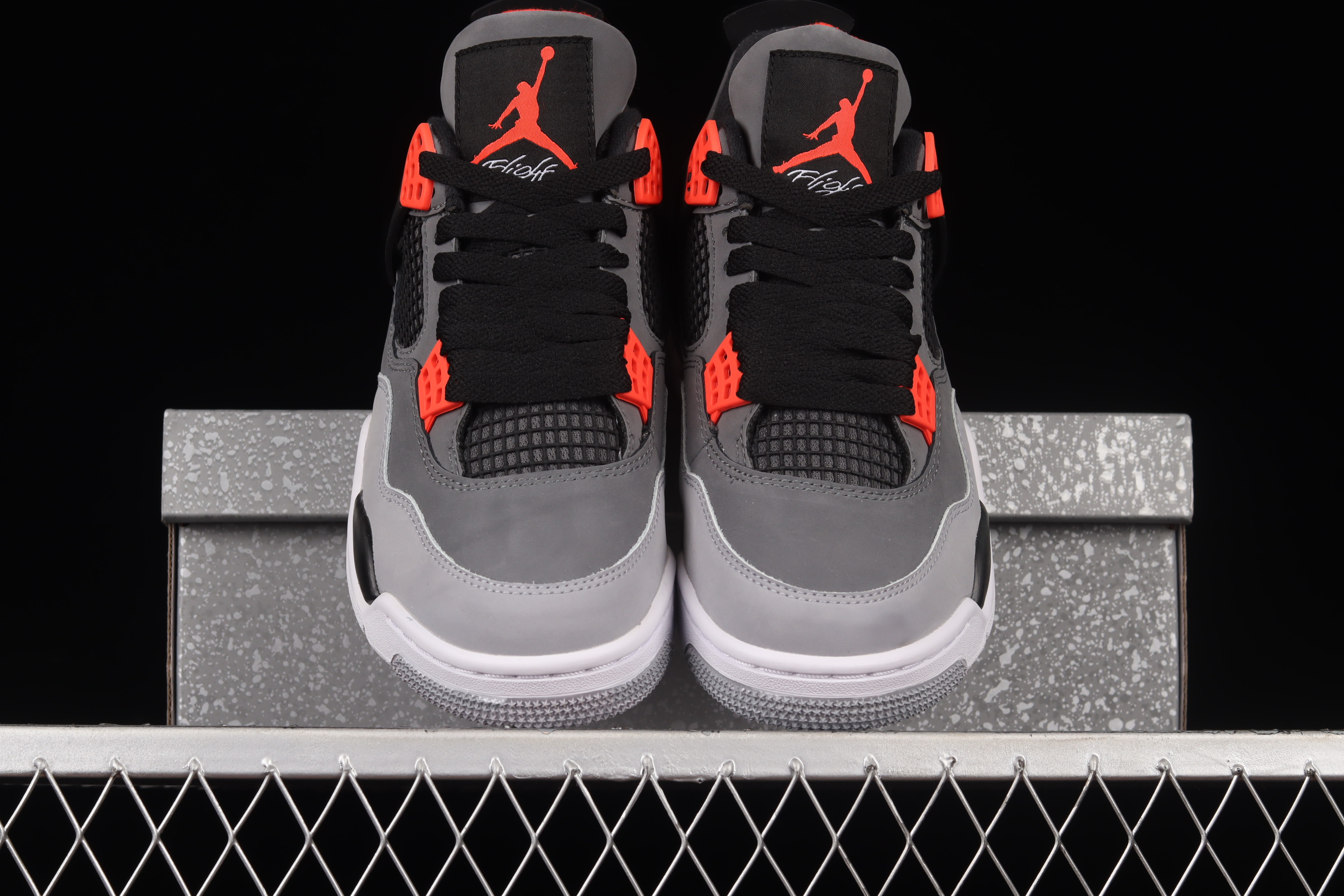 AJ 4