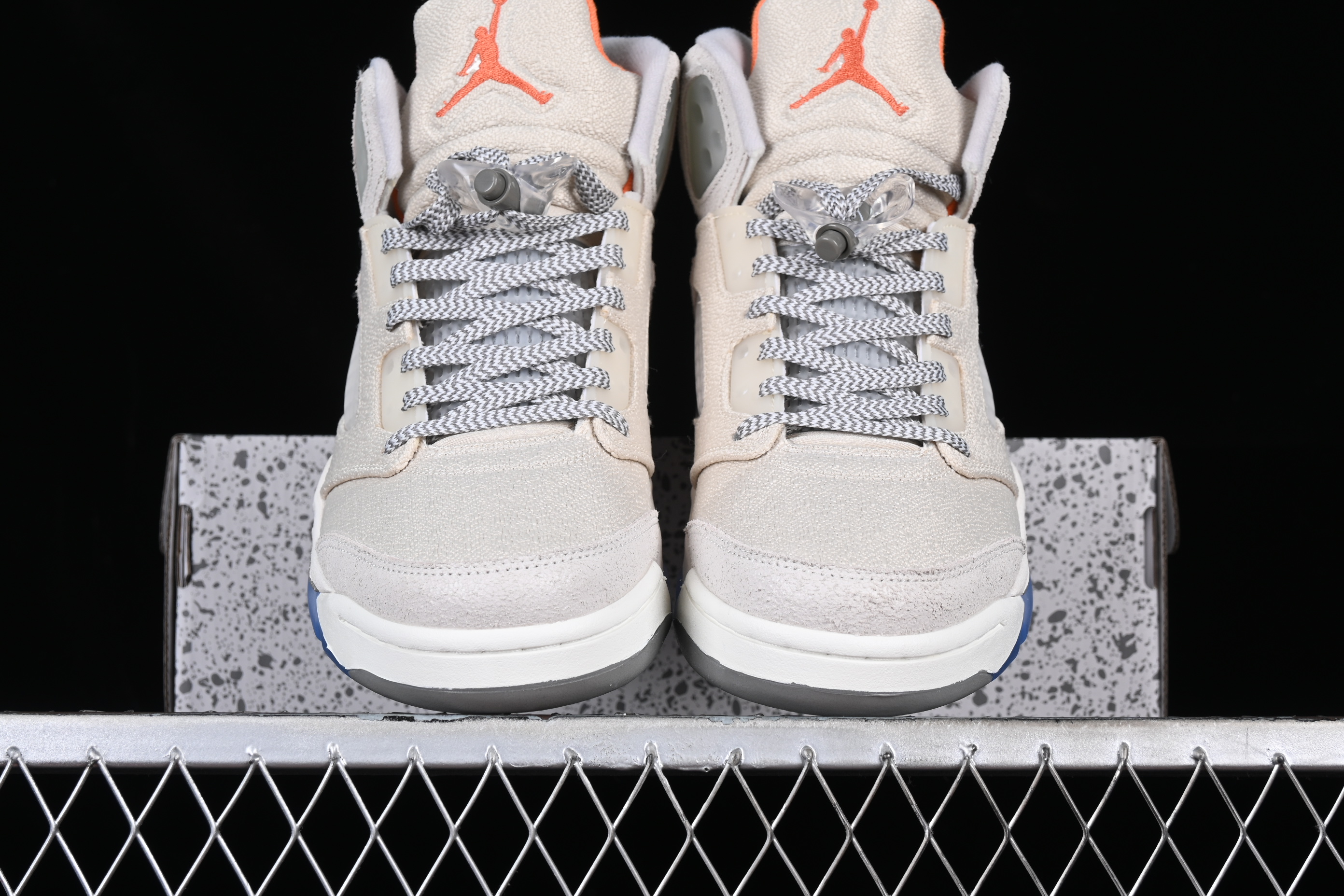 AJ5