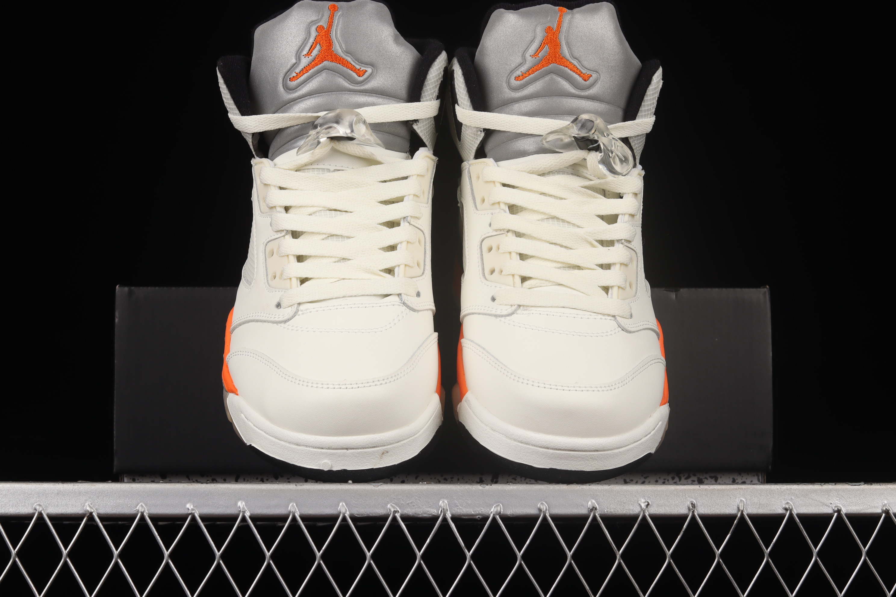 AJ5