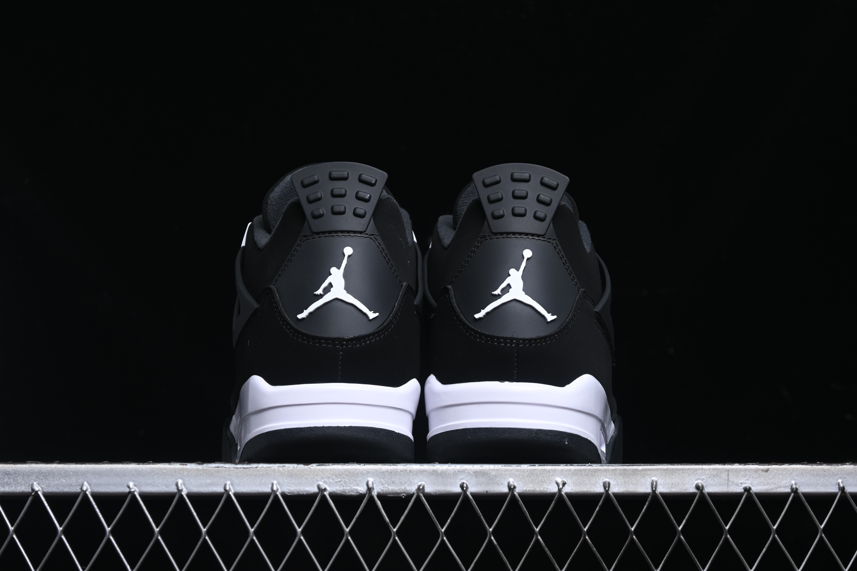 AJ4