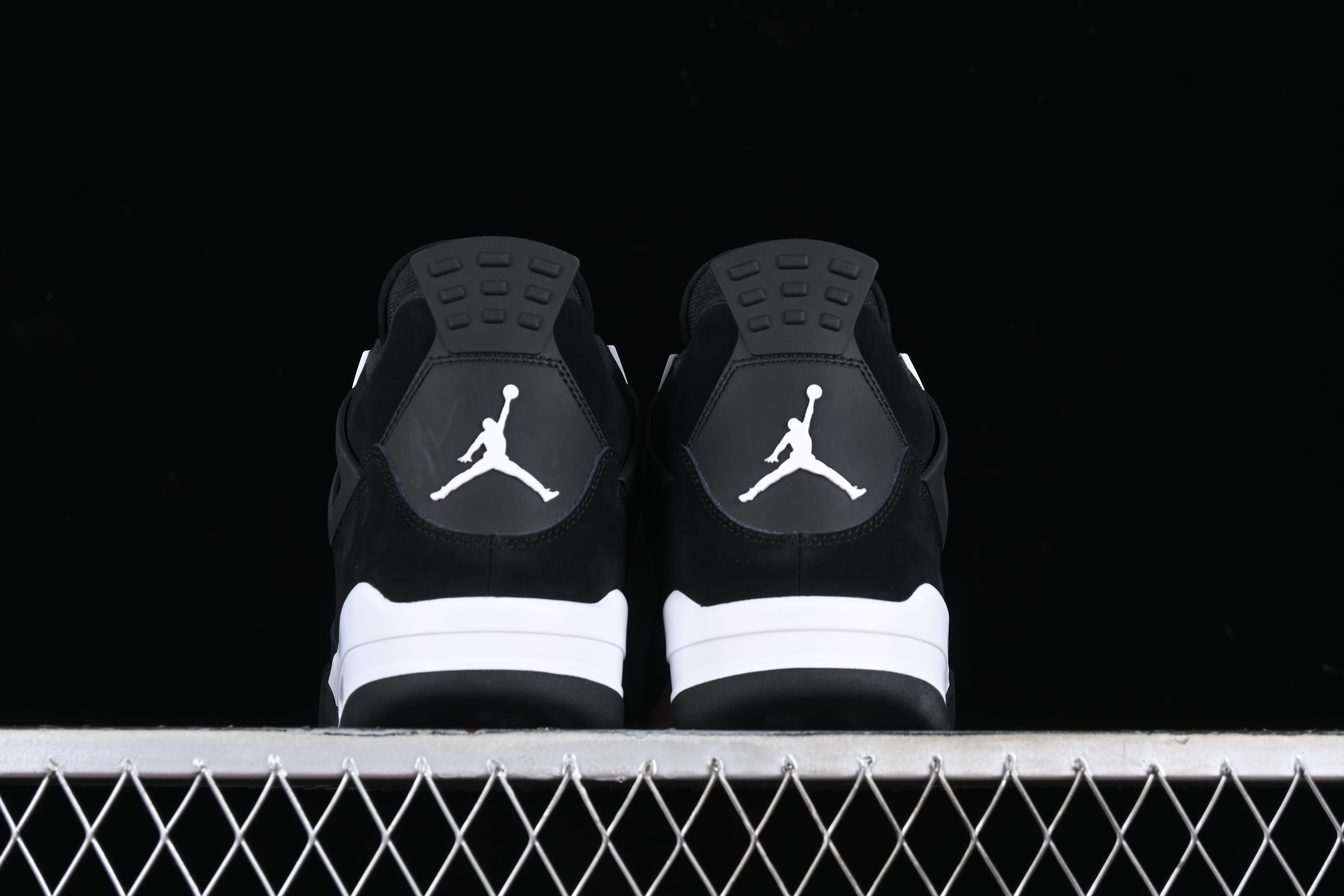 AJ4