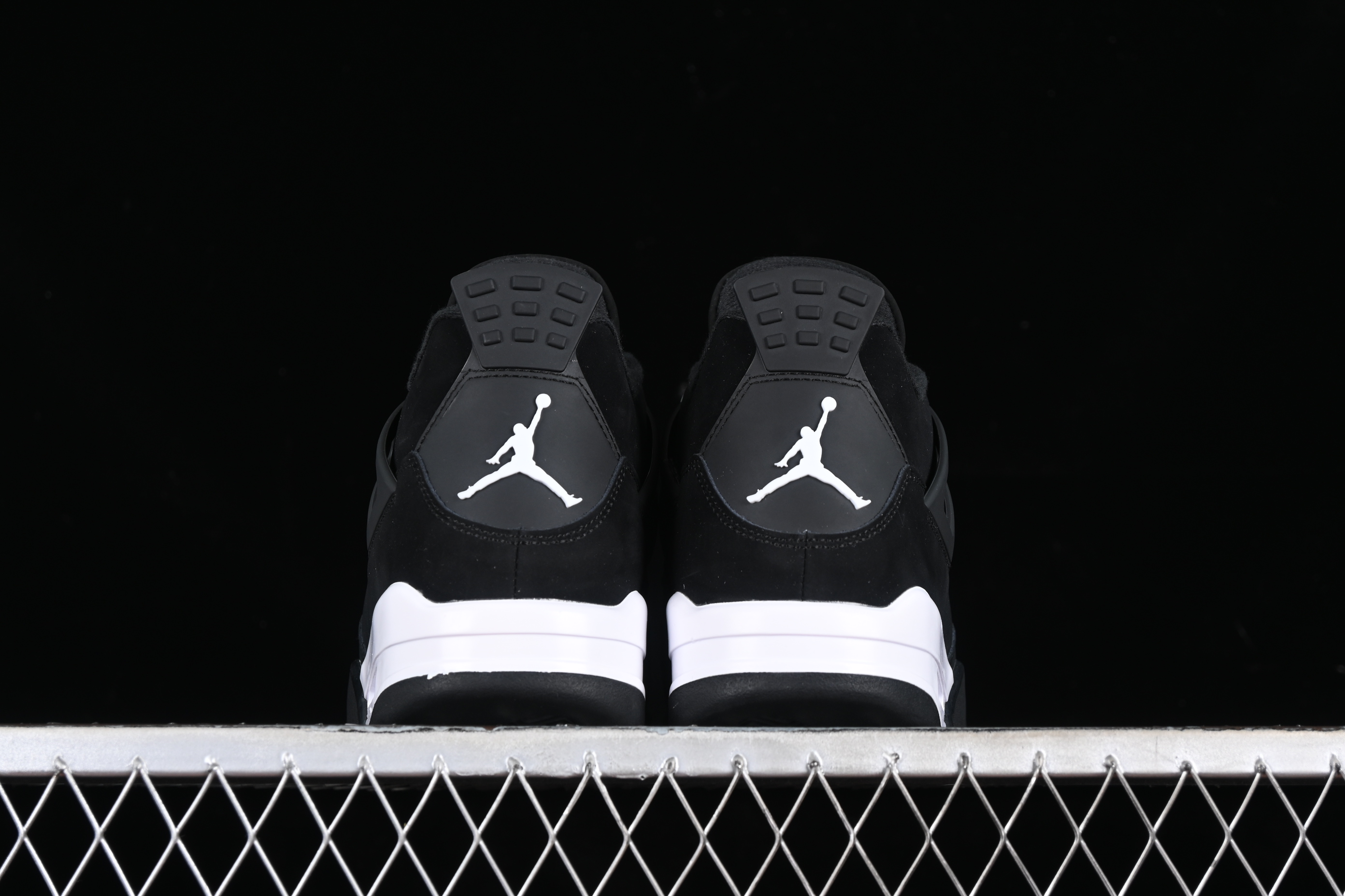 AJ4