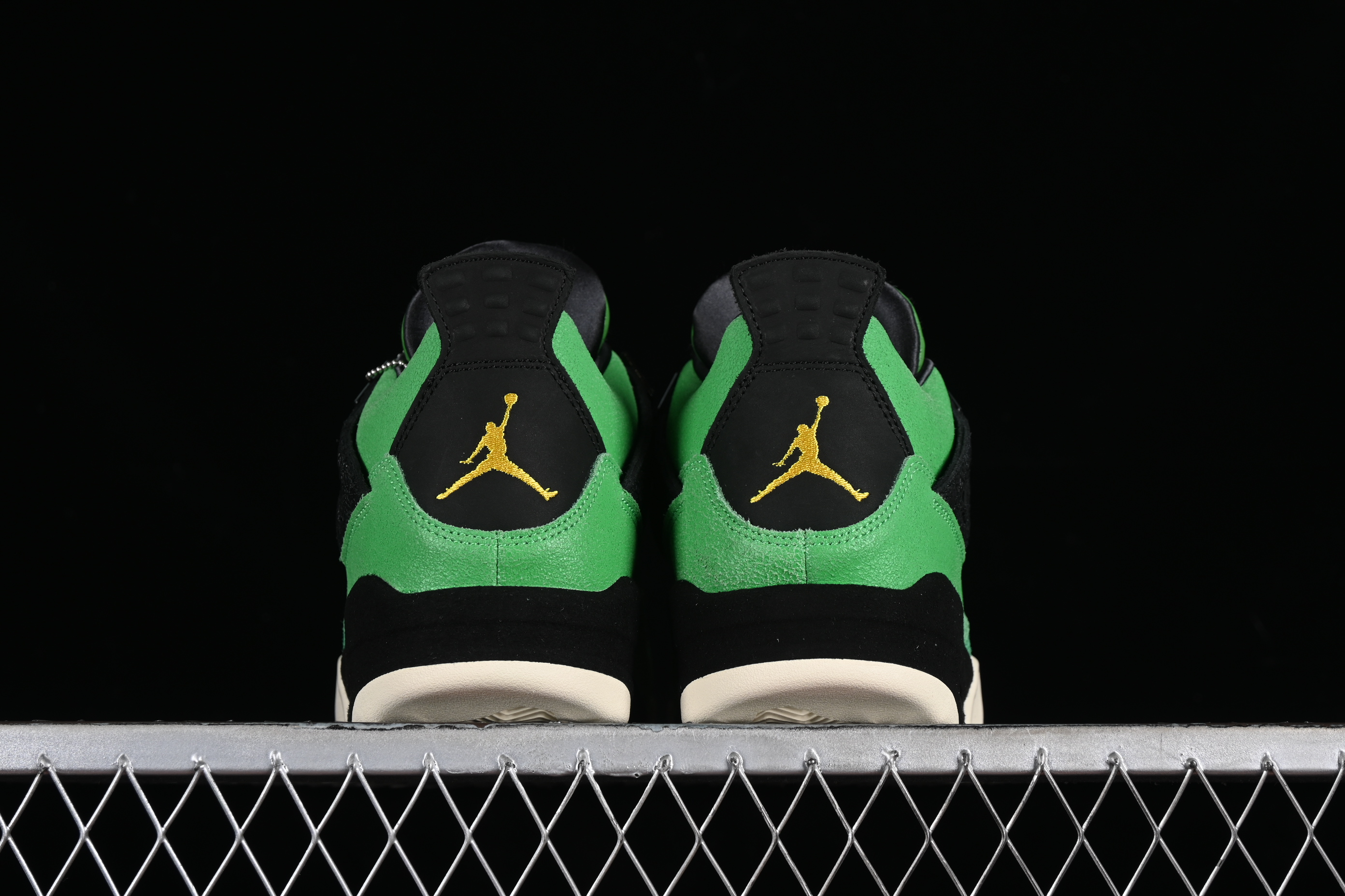AJ4