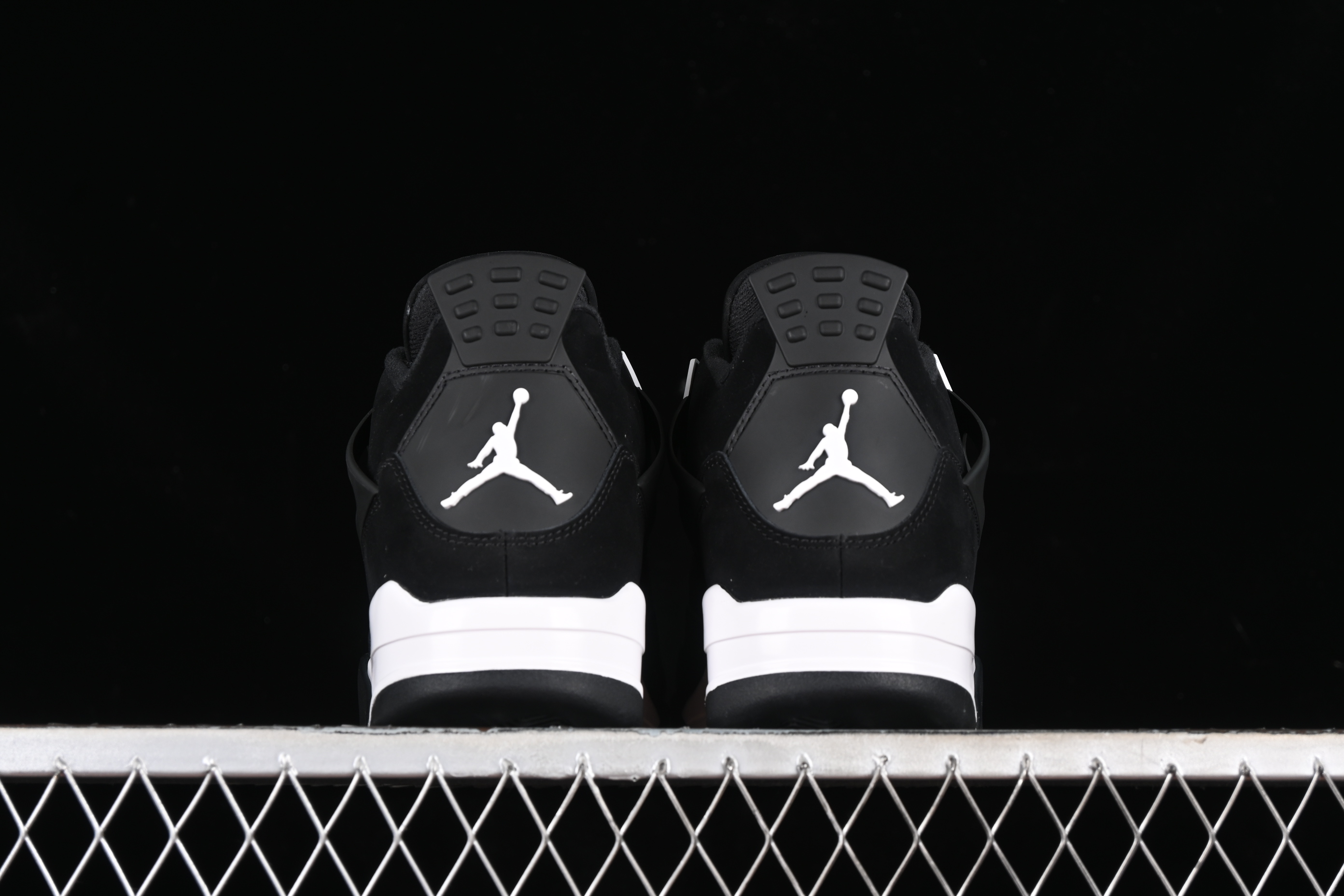 AJ4