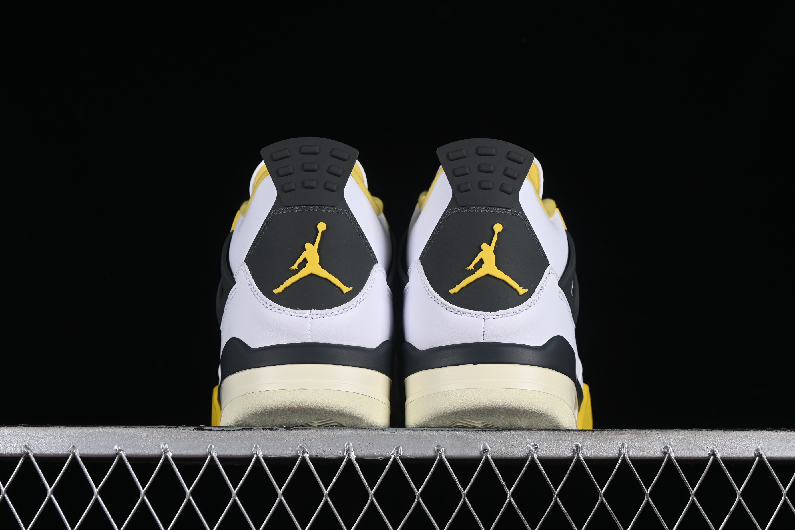 AJ4