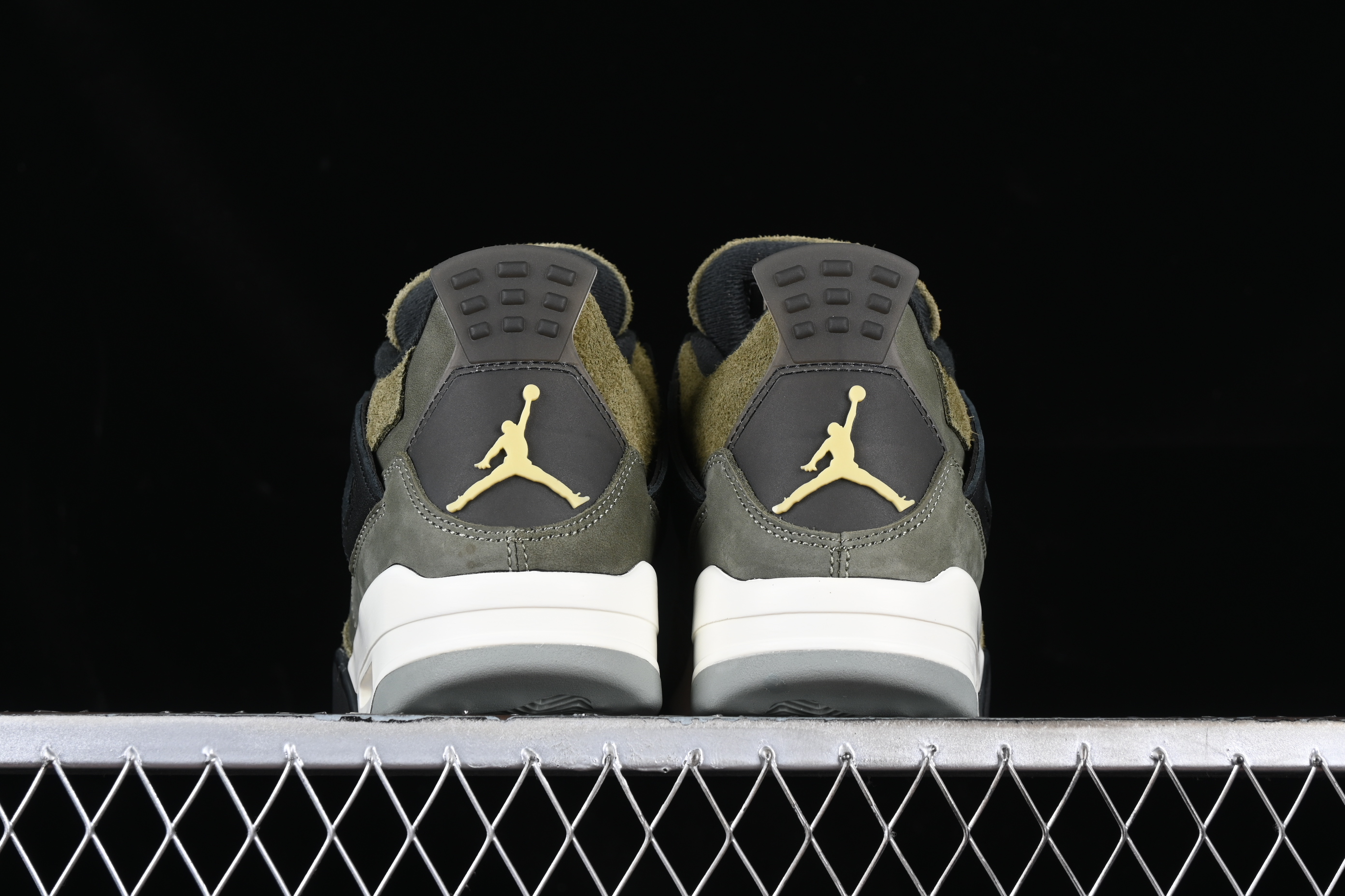 AJ4