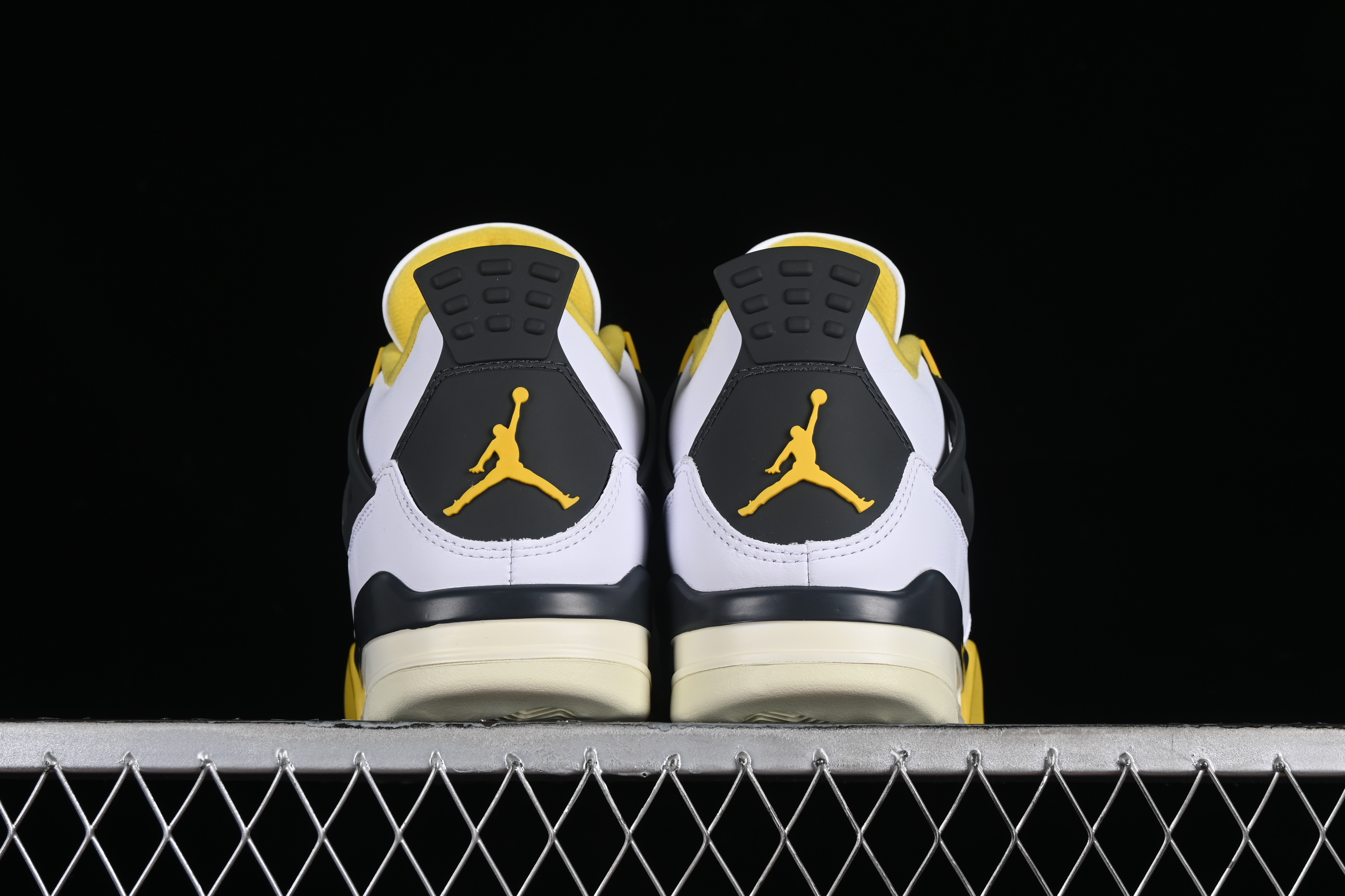 AJ4