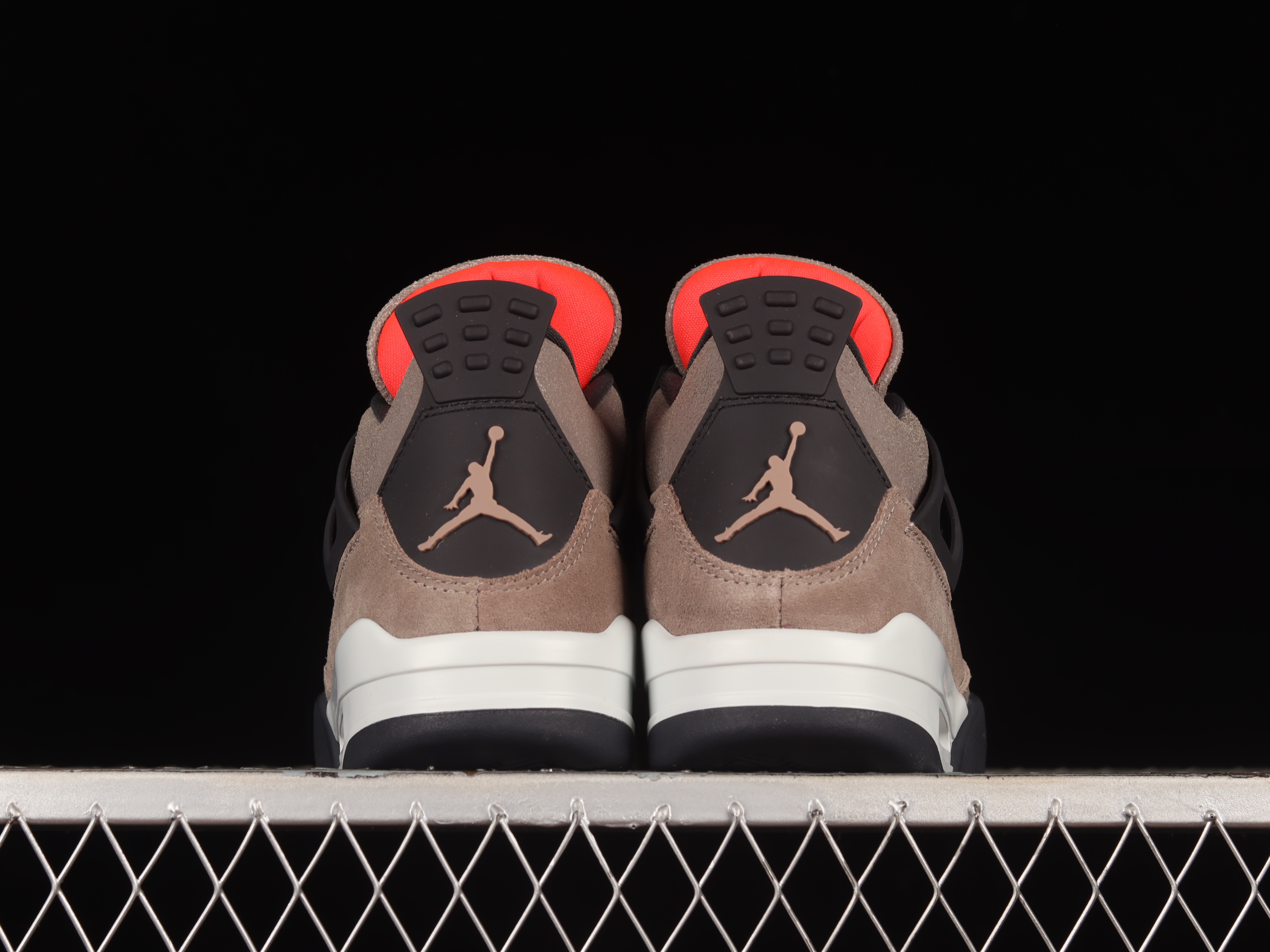 AJ4