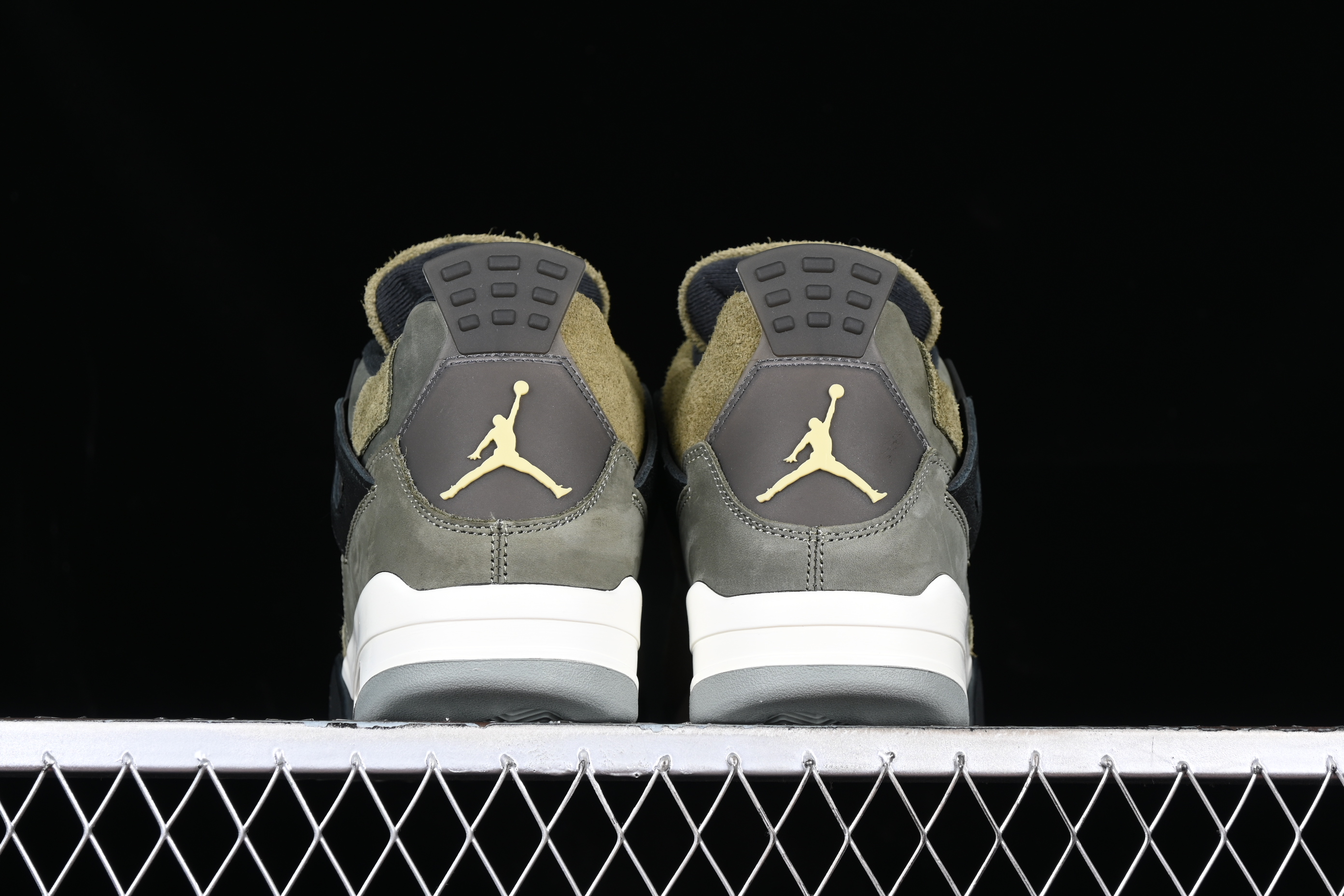 AJ4