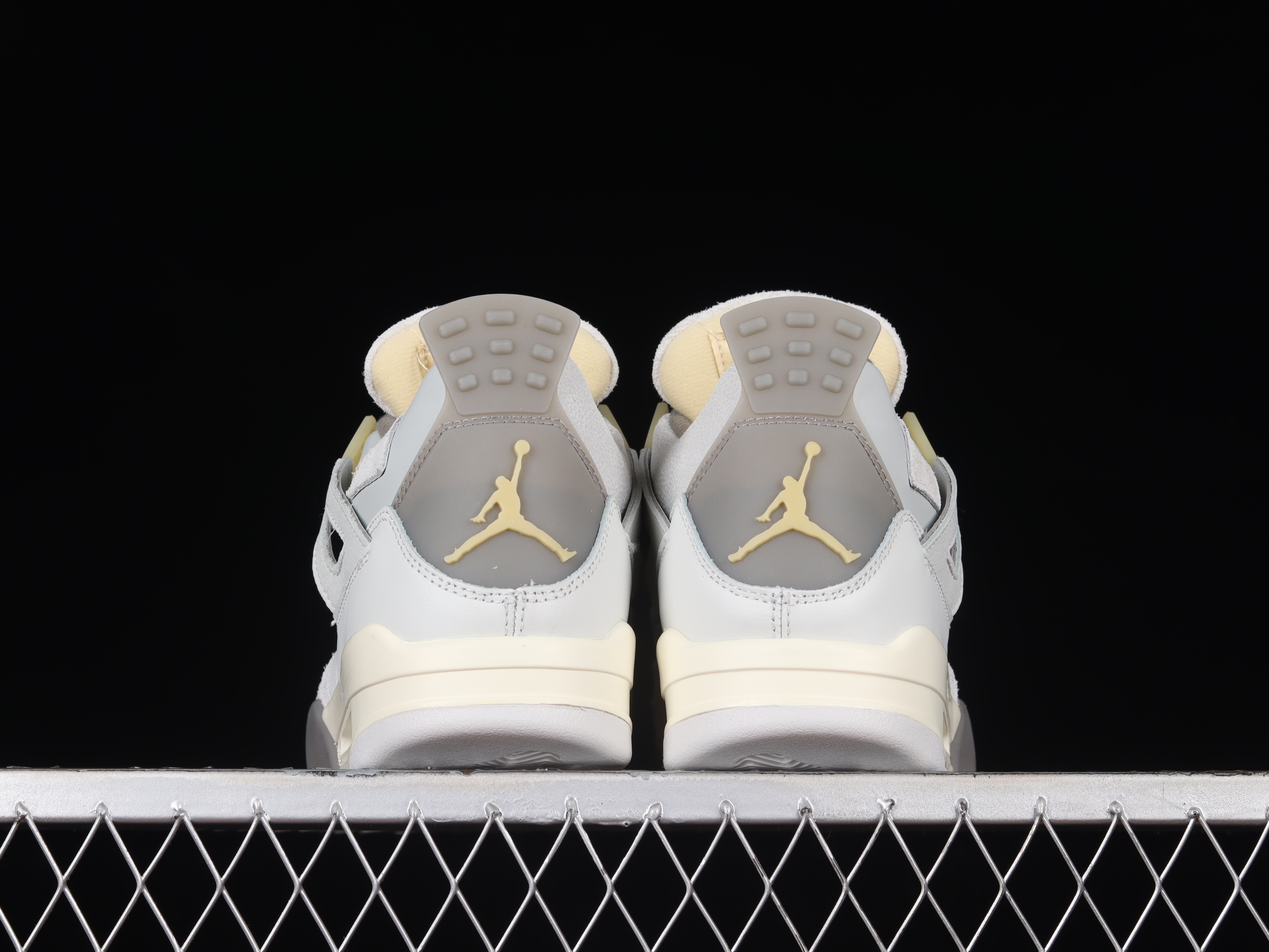 AJ 4