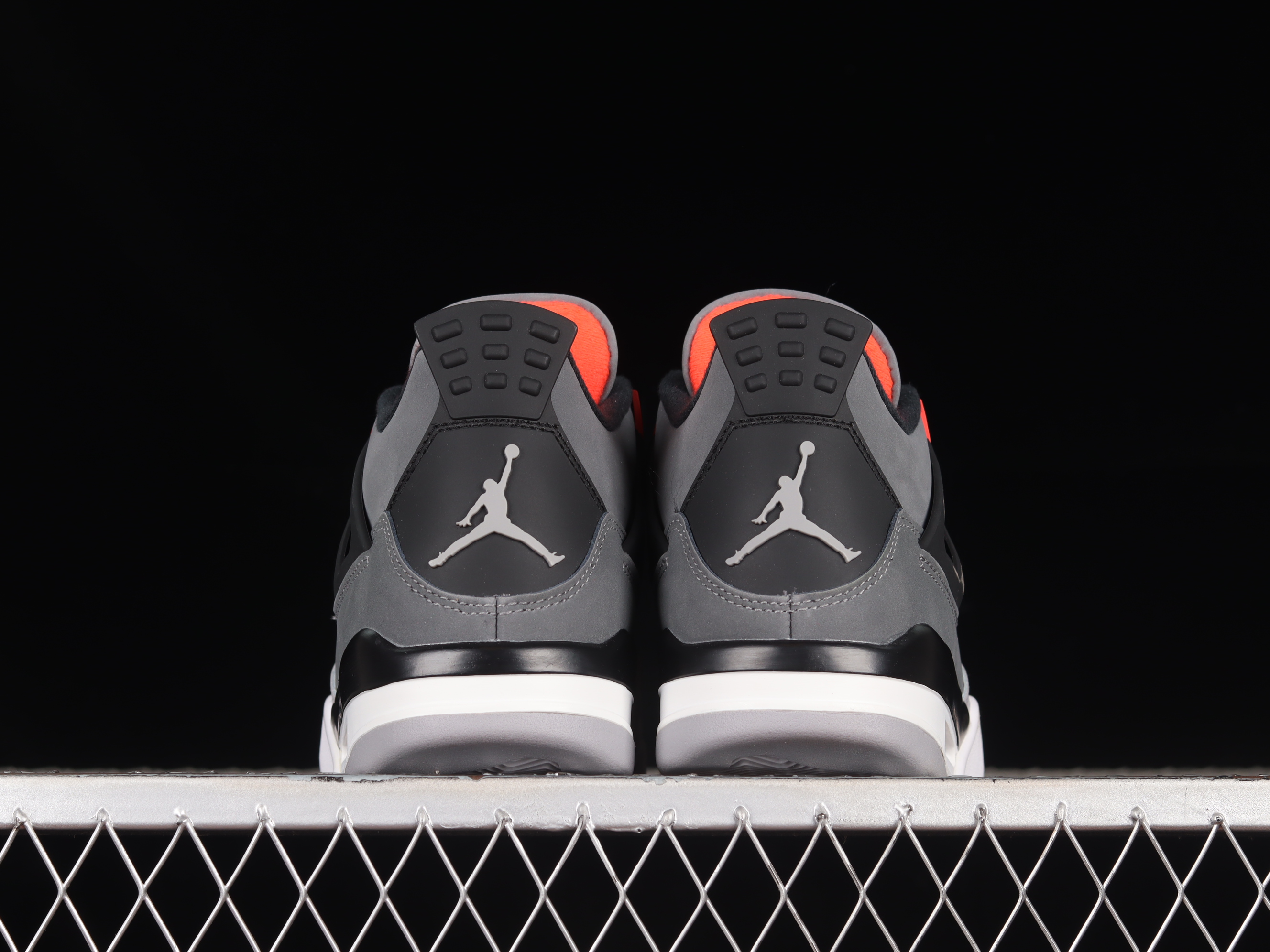 AJ4
