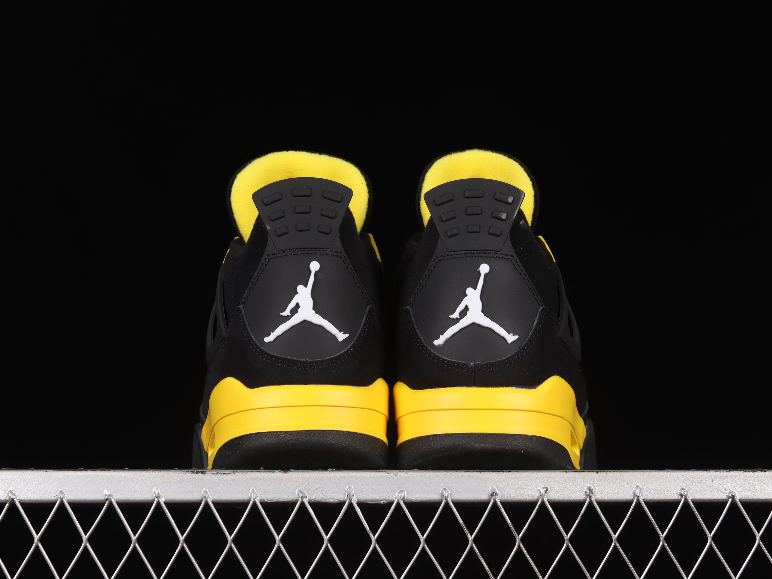 AJ4